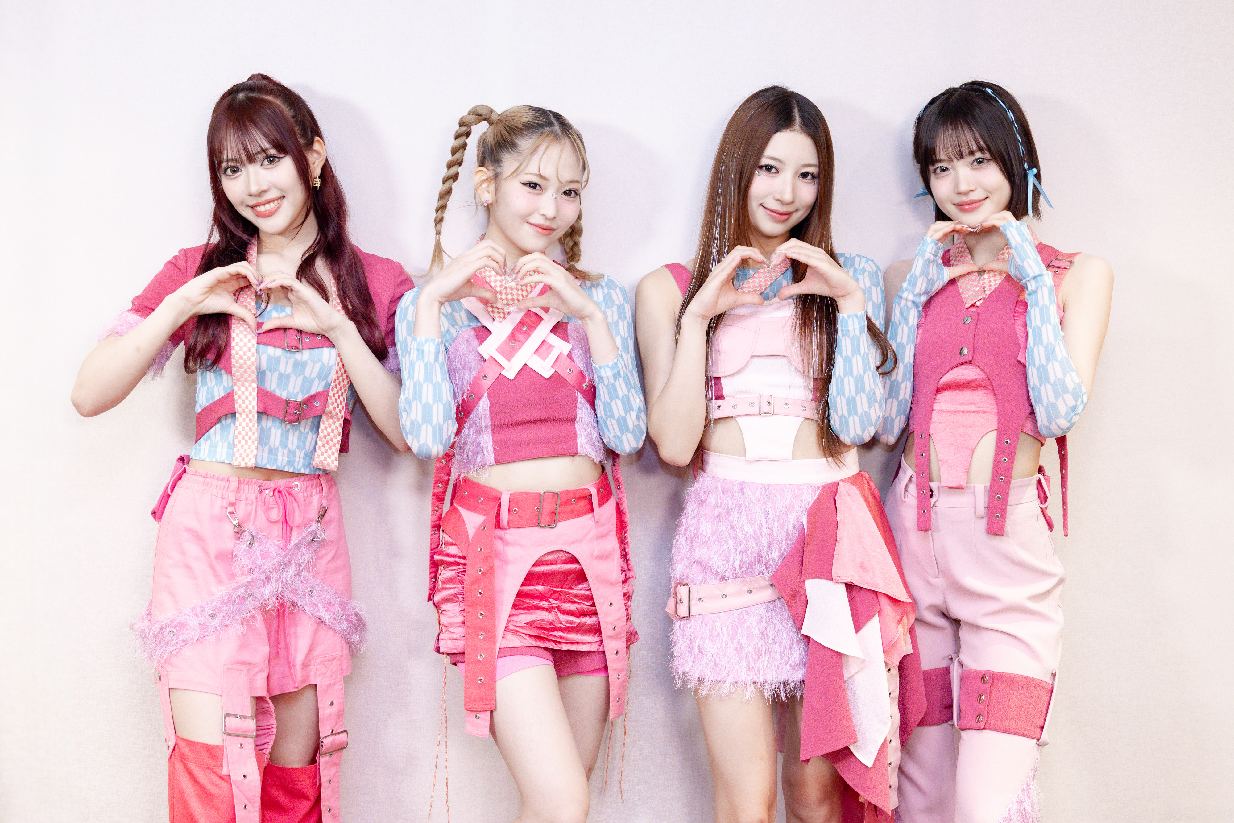 日本女團@onefive成員MOMO（左二）學中文「我是美少女」，連帶其他成員也說「我們是美少女！」（COME ON JKSSP提供）