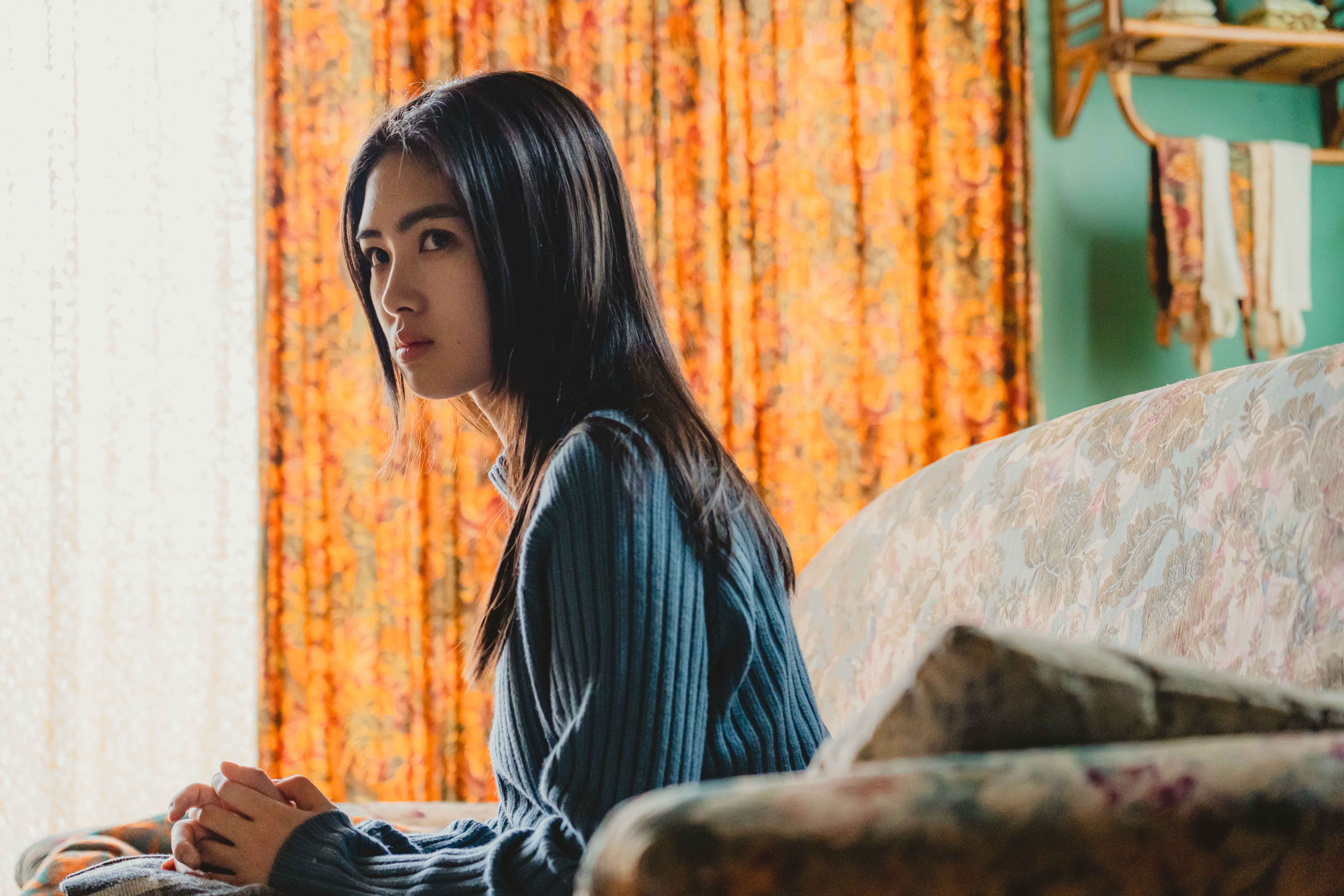 新生代「鬼后」雷嘉汭拍《詭鄉》其中一場戲，竟連7顆鏡頭都不過關，灑了符水後就一次過關。（獨角鯨娛樂提供）