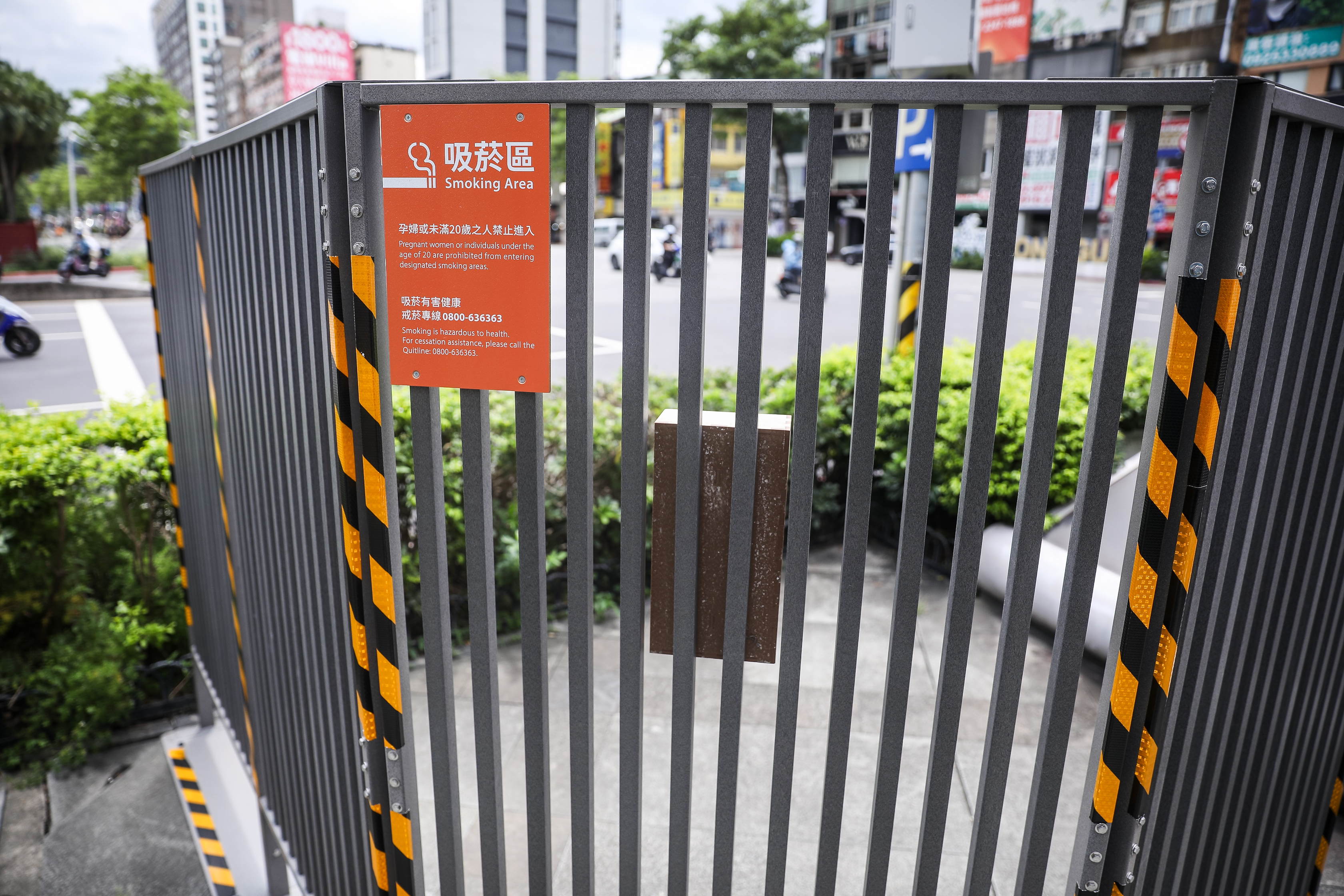 公館露天吸菸區飽受網友議論。（鏡報鄒保祥）
