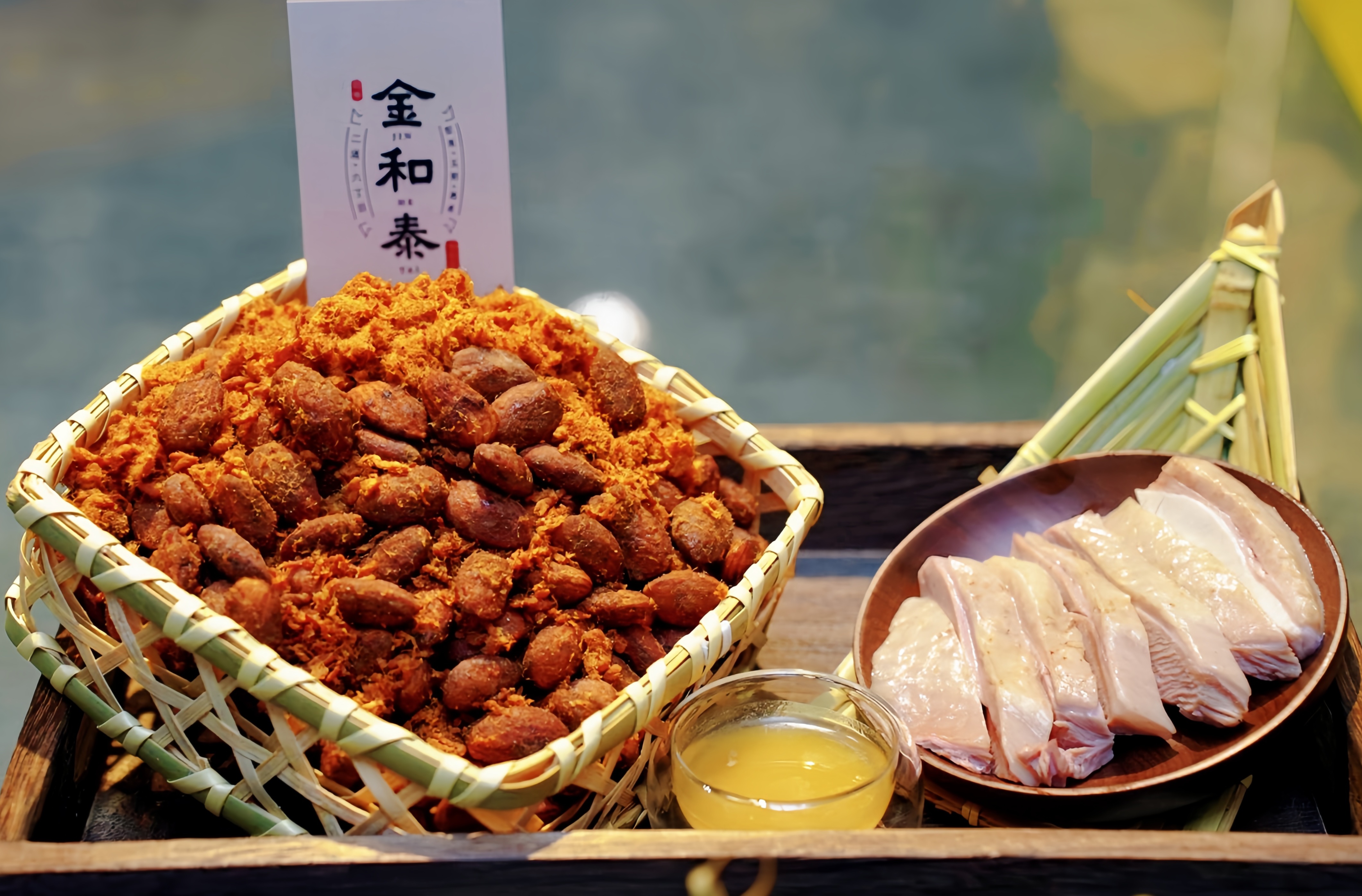 「金和泰堅果專賣」的「雞肉飯風味杏仁果」鹹香酥脆。（林聰明沙鍋魚頭提供）
