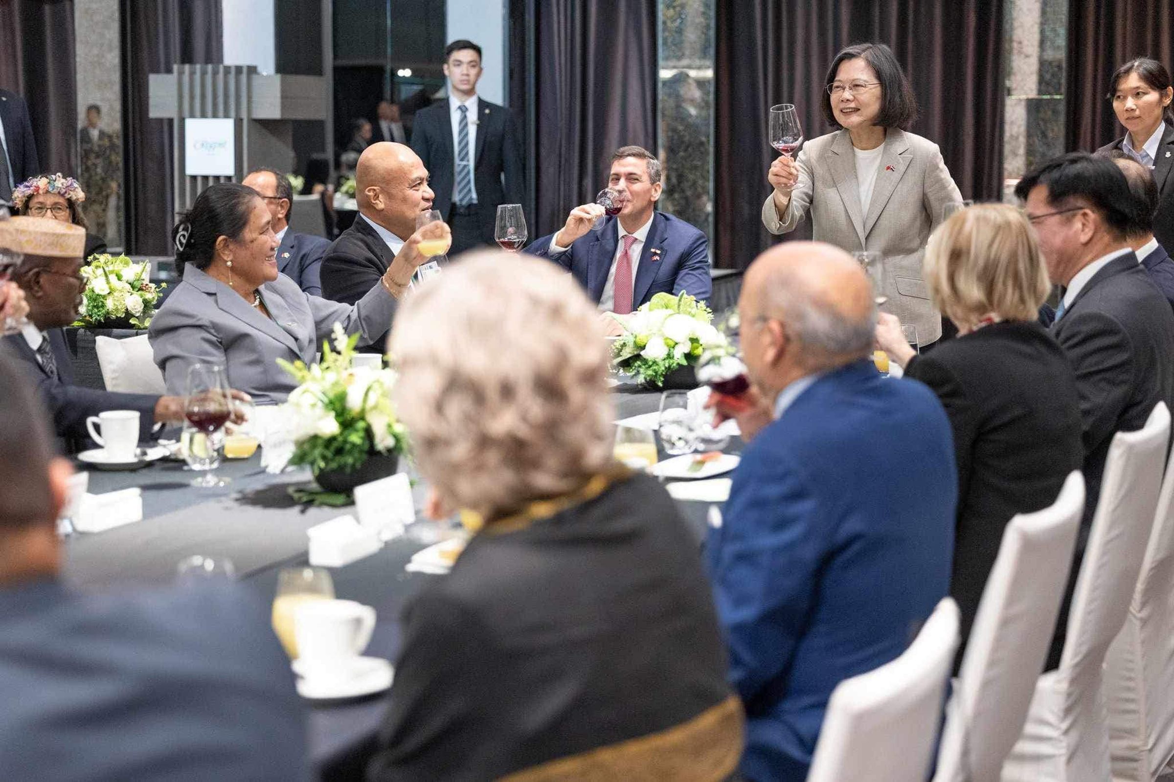 蔡英文昨(19日)晚間宴請友邦元首與各國政要。(翻攝自臉書@蔡英文)