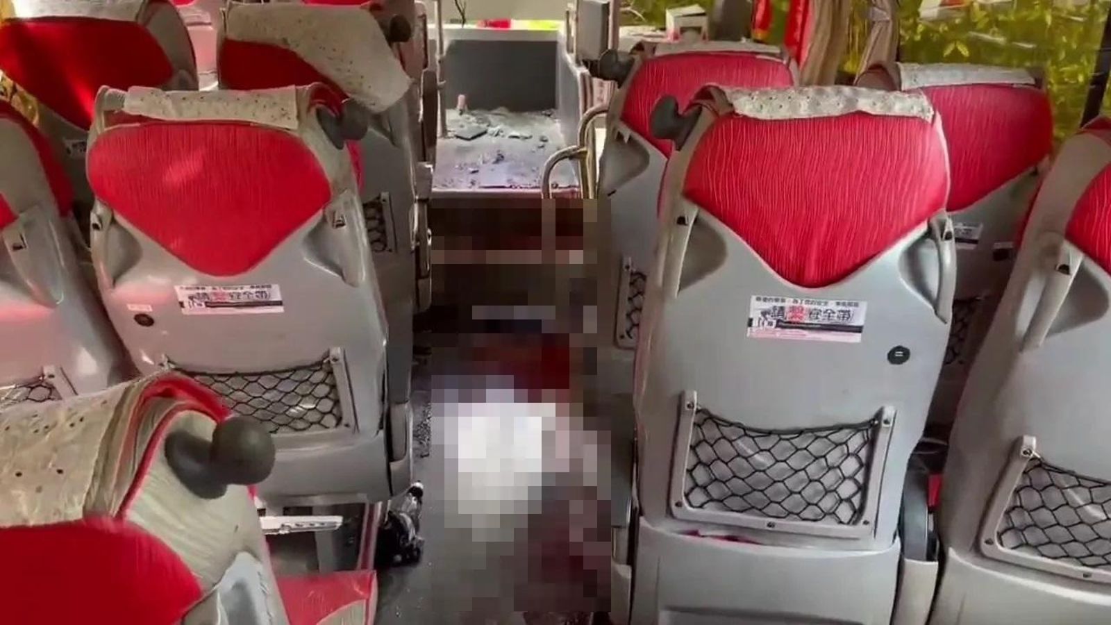 「血流了半台車地板」男想搖醒已逝乘客　國光客運遭砂石車撞擊瞬間曝光