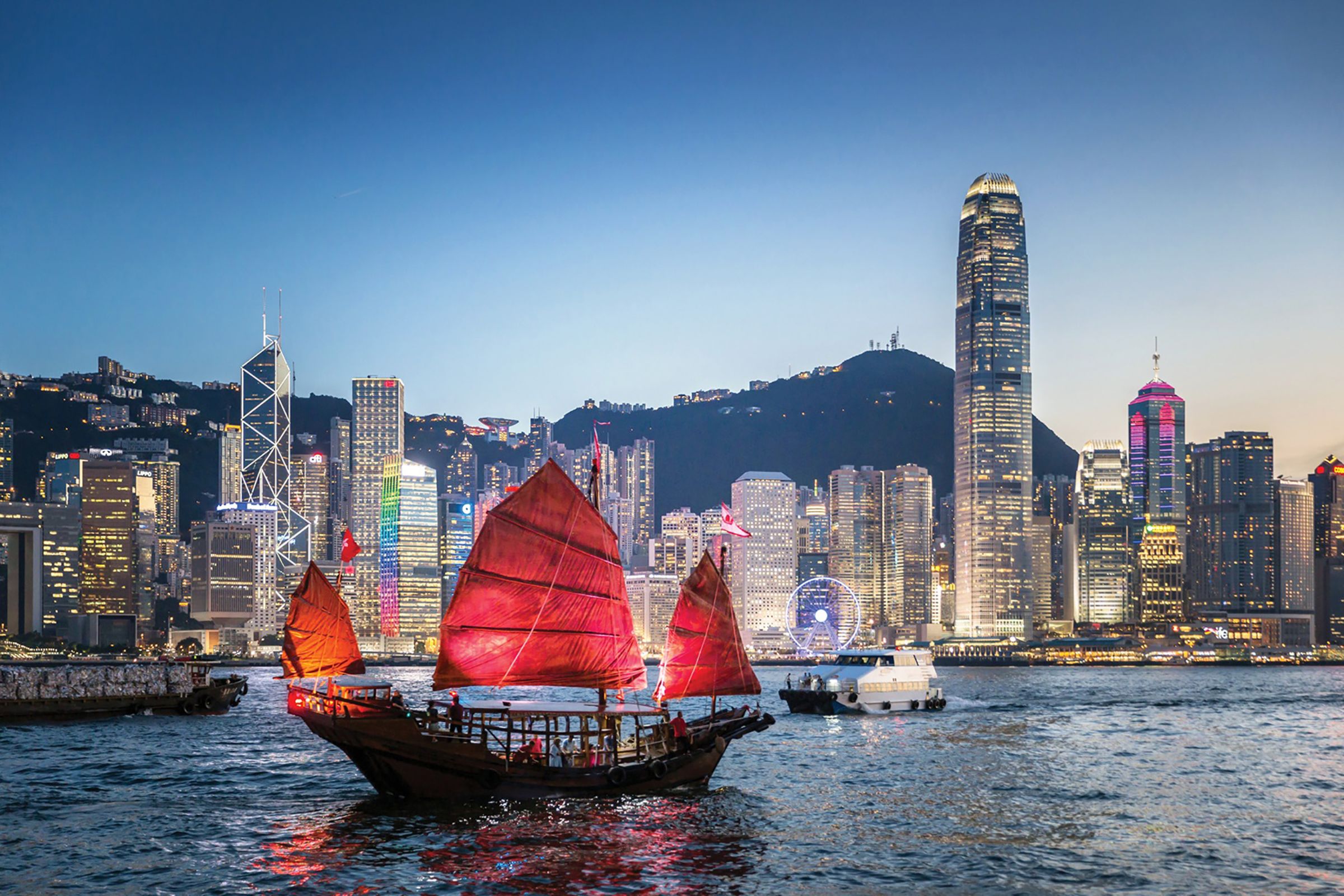 香港維港風光隨手一拍都是大片，讓父母隨時記錄炫耀子女孝心。（香港旅遊發展局提供）