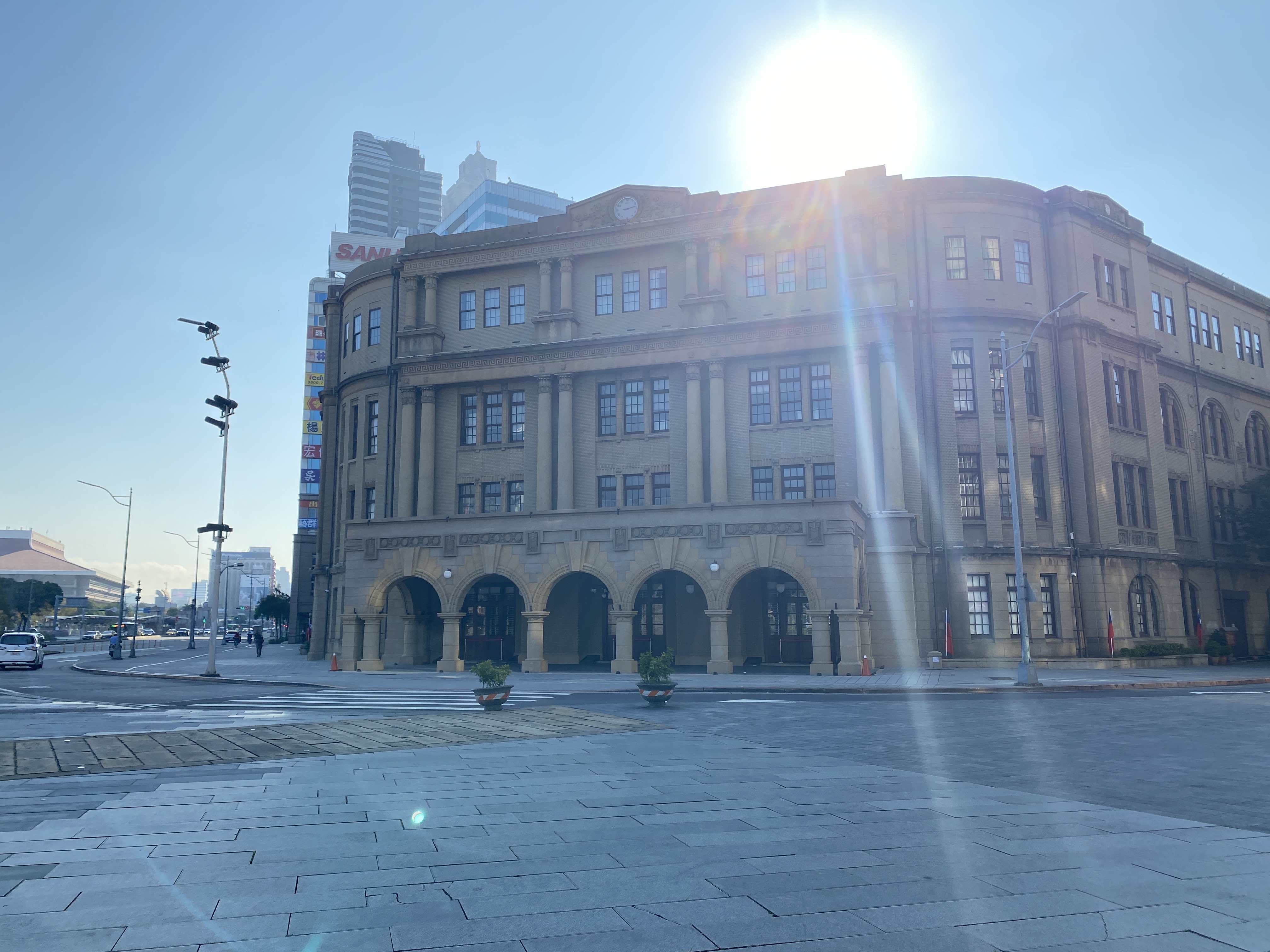 台北市北門郵局近日發生一起詭異的「阿兵哥夜宿」事件，役男週末受困郵局1天1夜才報案。