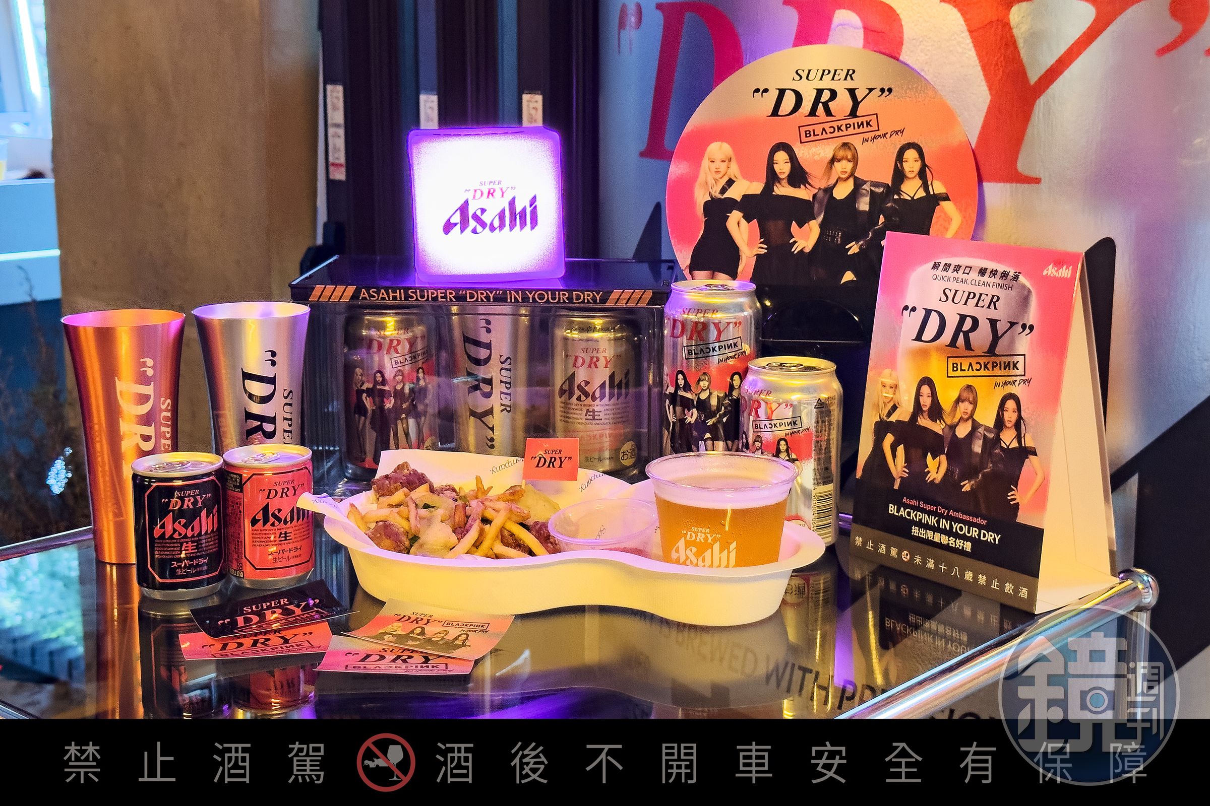 除了扭蛋活動，現場也能喝到期間限定的「ASAHI SUPER DRY柚子JUMP」與內含鹹酥雞的「ASAHI SUPER DRY套餐」。