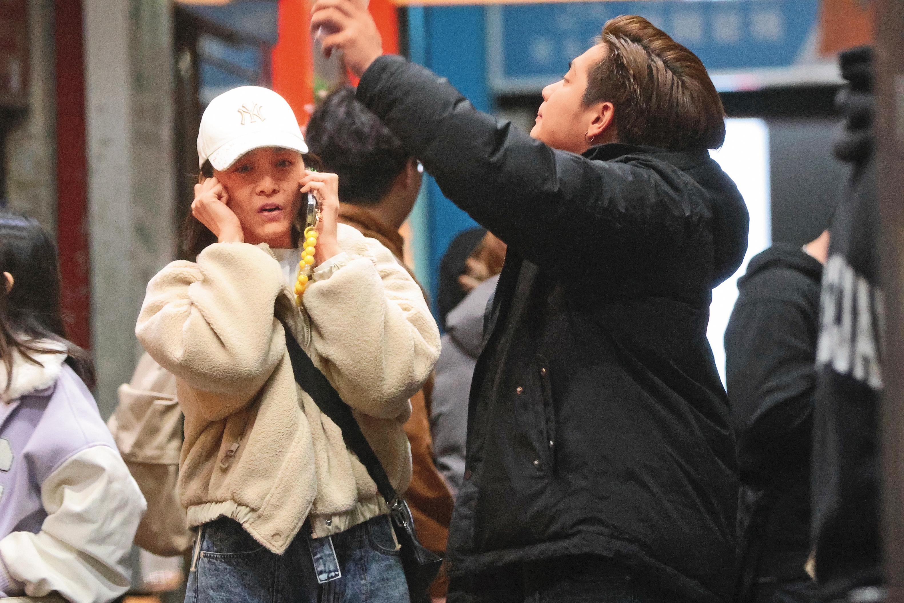 今年2月，本刊獨家拍到江祖平（左）與龔益霆（右）出遊，而且動作親暱，原來當初正在交往中。根據龔益霆的說法，兩人去年10月交往，今年8月31日分手。