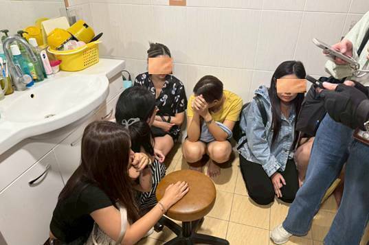 6名女子被捕,其中1人才剛抵台尚未「開工」。(台中專勤隊提供)