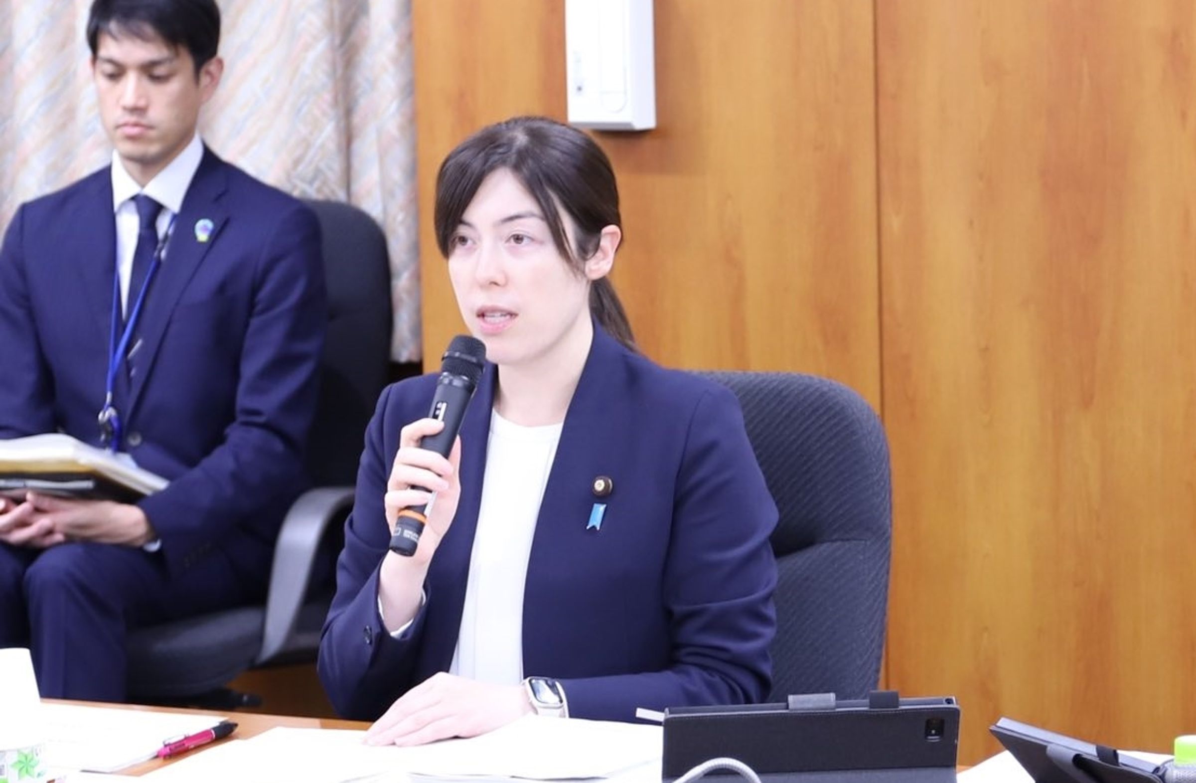 小野田紀美昨天在記者會上回嗆記者的言論，被許多日本網友讚爆。（翻攝自小野田紀美臉書）