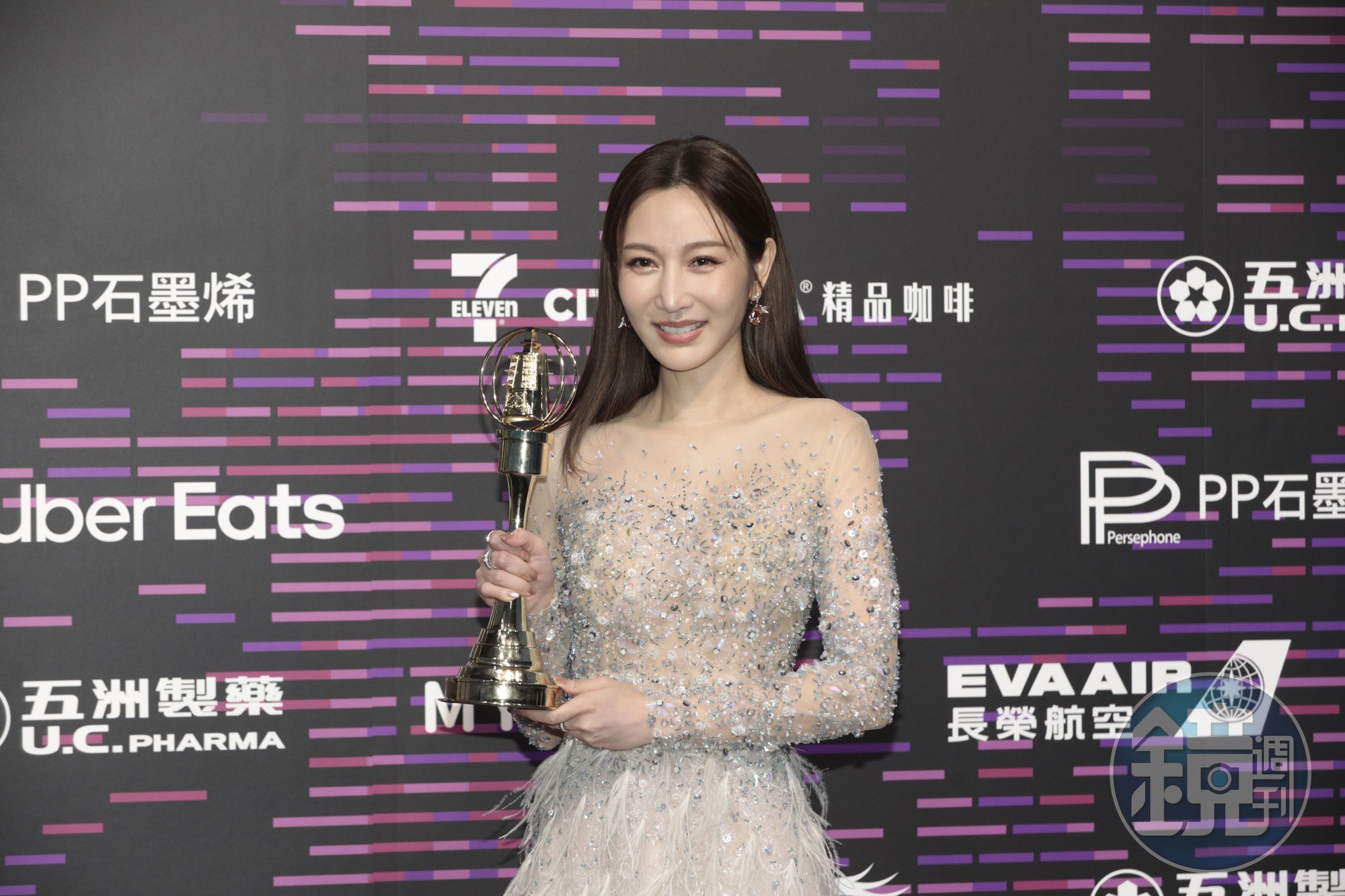 曾莞婷擊敗《影后》鍾欣凌、謝瓊煖，以同劇獲得女配角獎項。