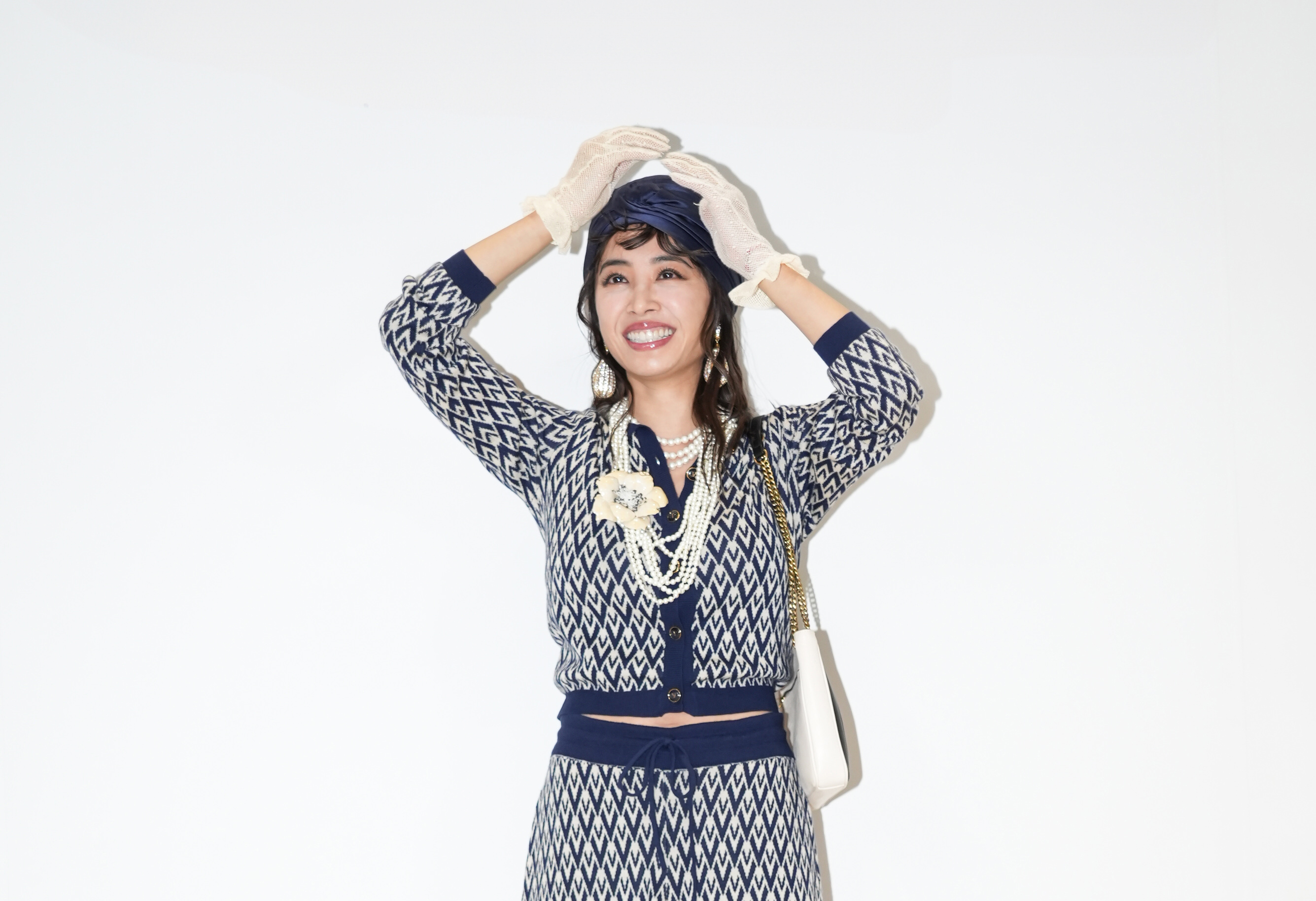 蔡依林榮登求職網員工尾牙最期待的女歌手，手比愛心後害羞到抱頭，更可愛了！