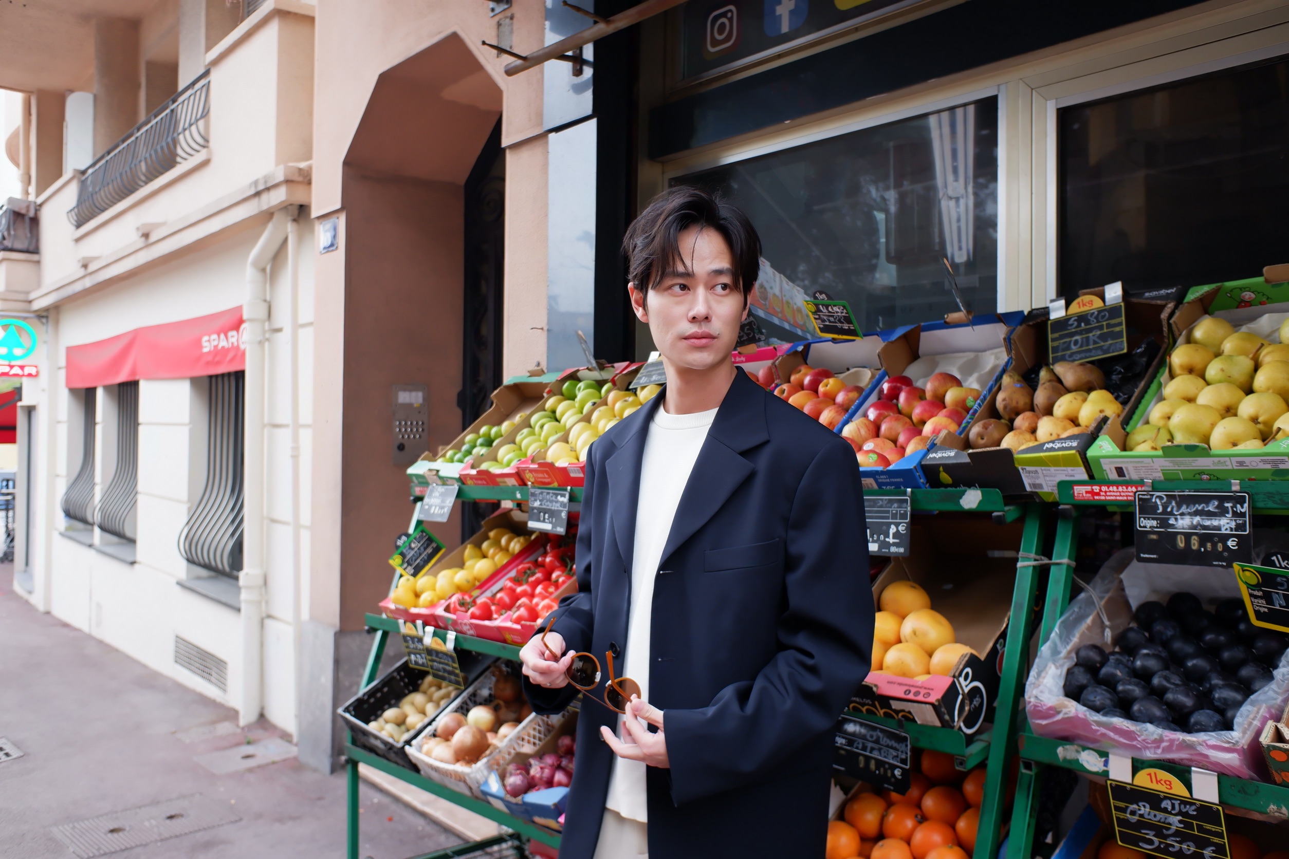 夏騰宏首度踏足歐洲三大影展，在行程之餘也享受法國悠閒時光。（一束光影藝提供）