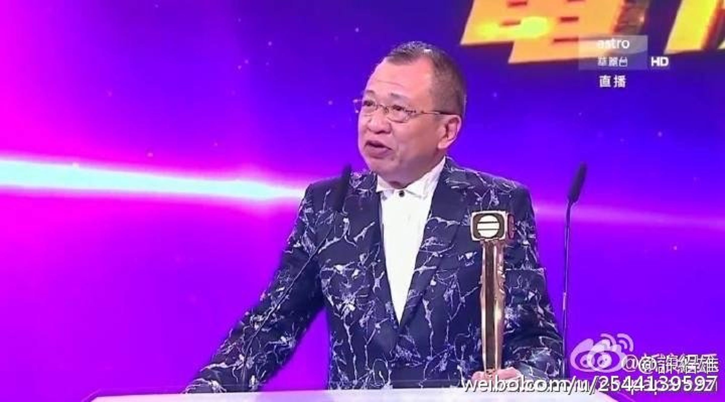 港星許紹雄今日凌晨病逝,他參演超過200部影視作品,曾獲「TVB最受歡迎電視男角色」。(許紹雄微博)