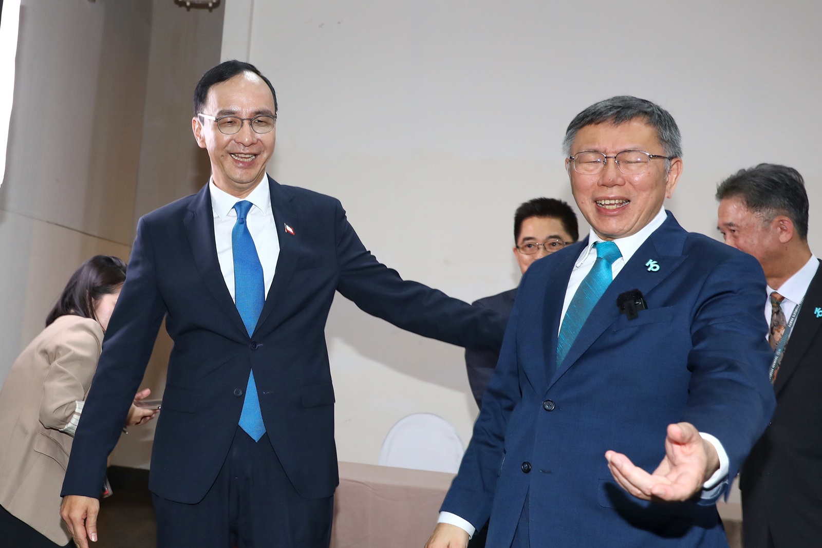 前國民黨立委陳學聖形容，國民黨與柯文哲談論合作，頗有國共內戰時的影子。