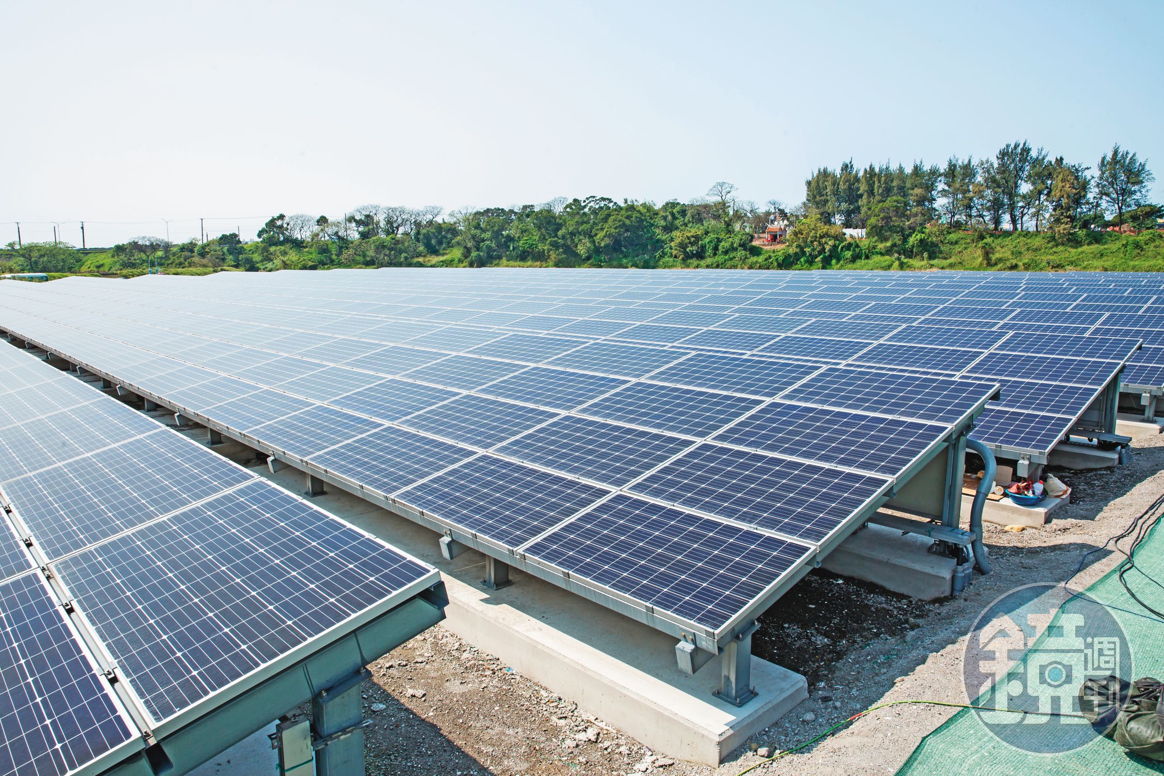 面對再生能源產業發展遇瓶頸、綠電占比達20%的目標延後,政府應積極解決障礙。