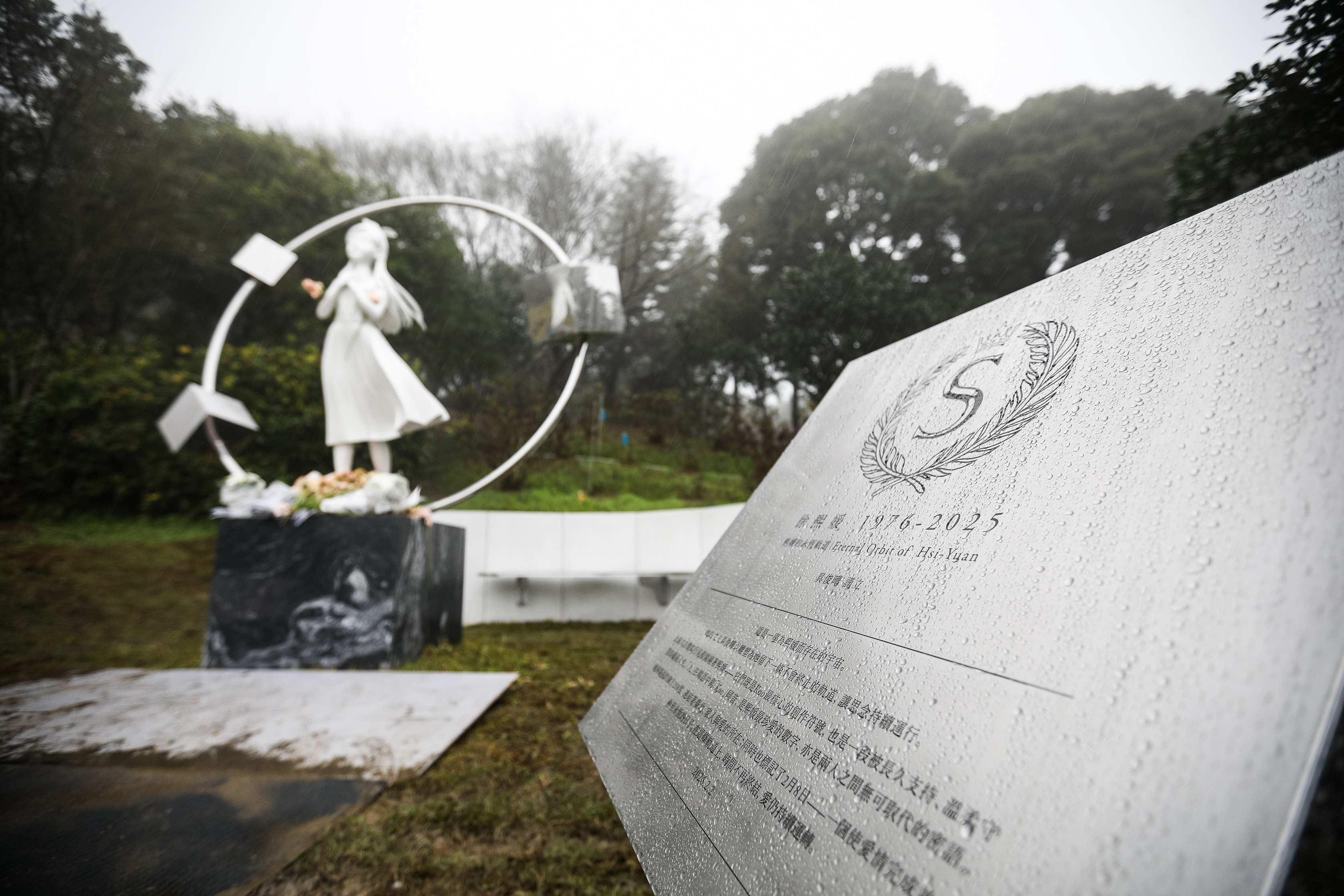 大S追思雕塑由具俊曄親自設計，展現他對妻子的深切思念。（鏡報提供鄒保祥攝）