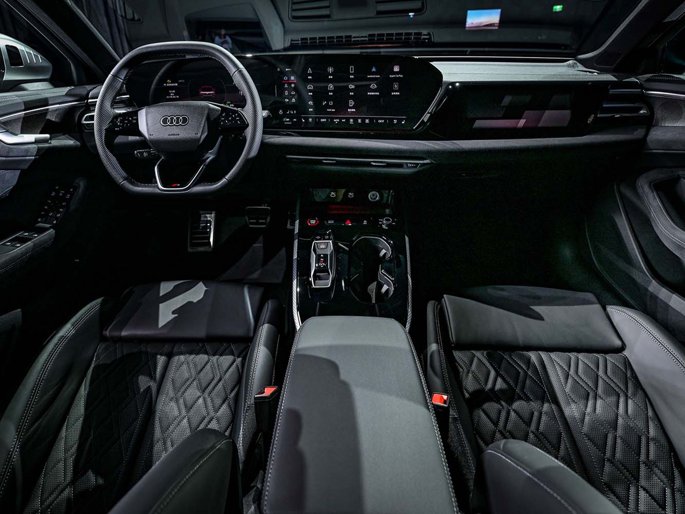 車內採用全新的Digital Stage 數位互動座艙。