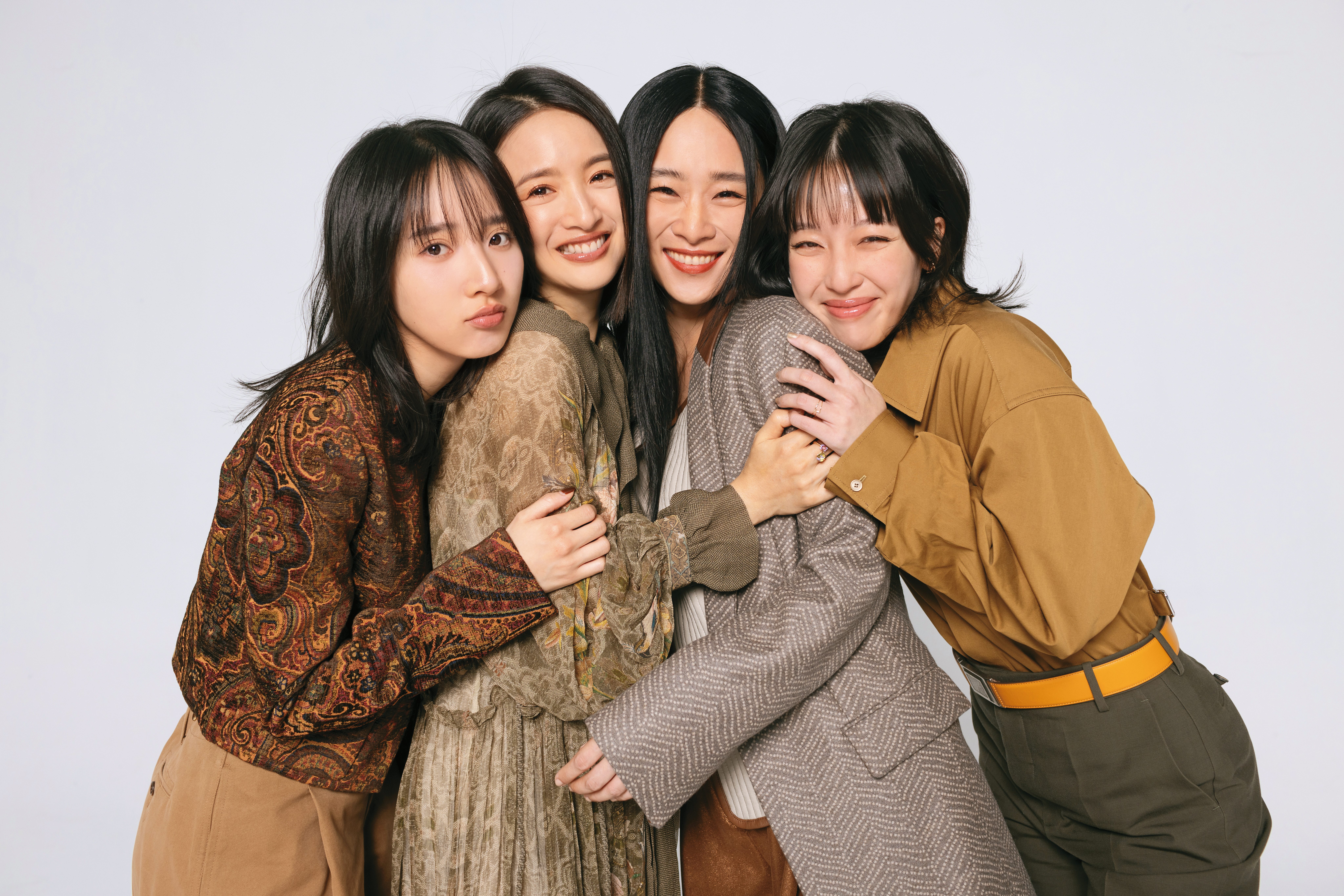 李沐（左起）、林依晨、吳可熙、王渝萱，在電影《失明》飾演兩個人物的過去式跟現在式所交織出的情感。