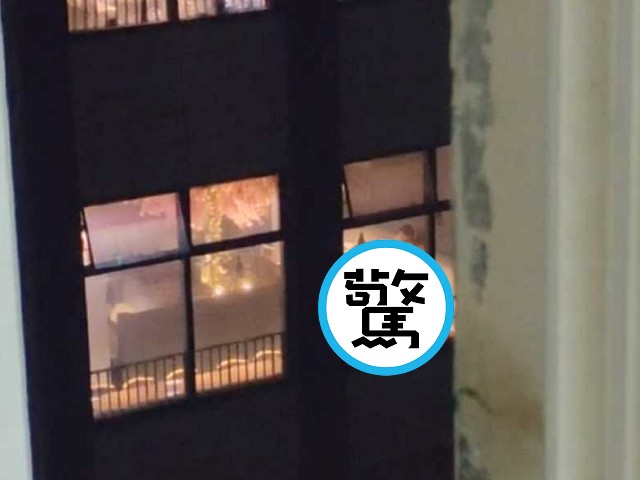 這大學淫了！食堂教室都變摩鐵，同學憂：座位與餐具恐被汙染。（翻自《黑料網》）　