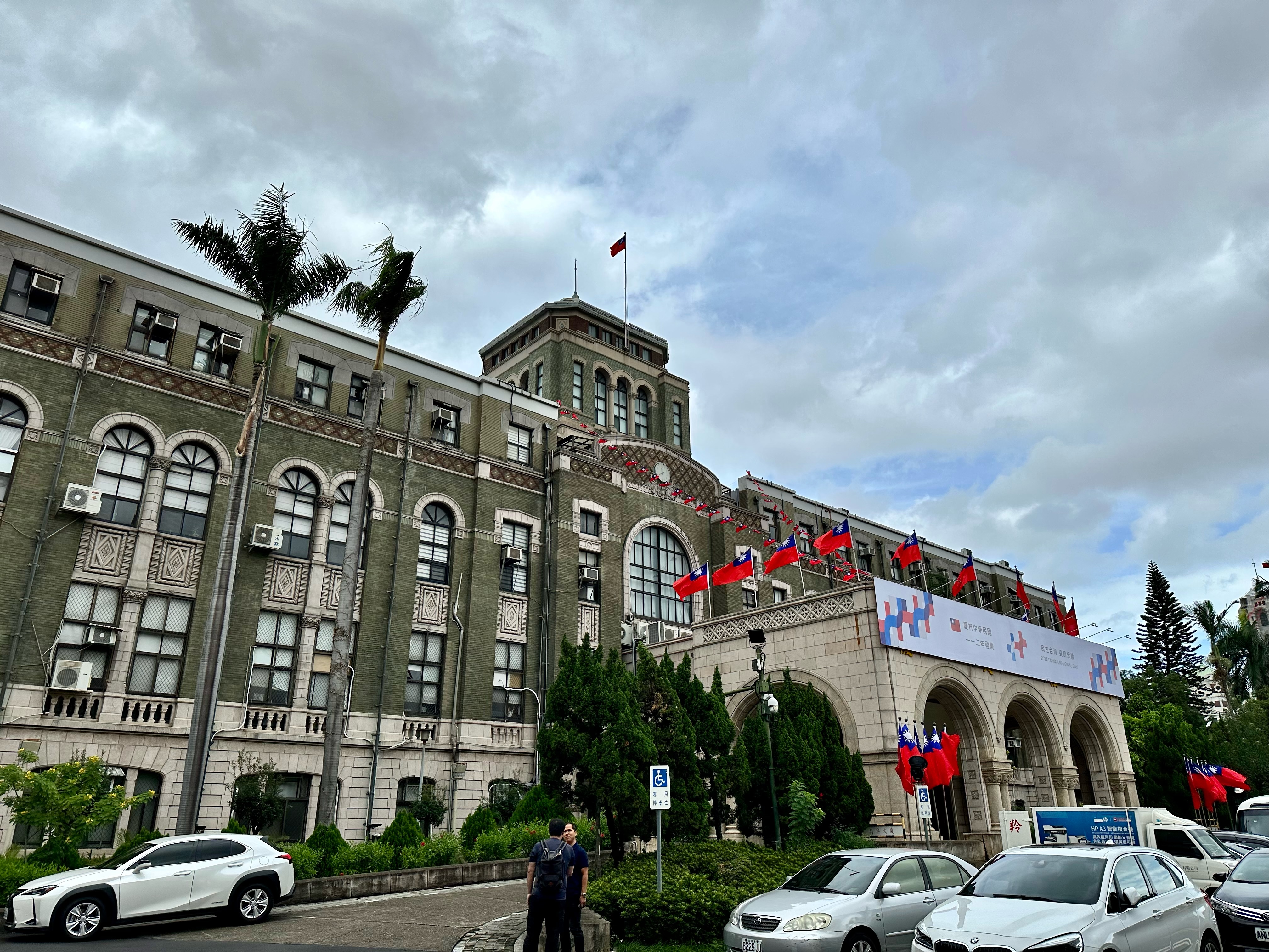 司法院開會研議如何提升法院使用科技監控，落實防逃目的。