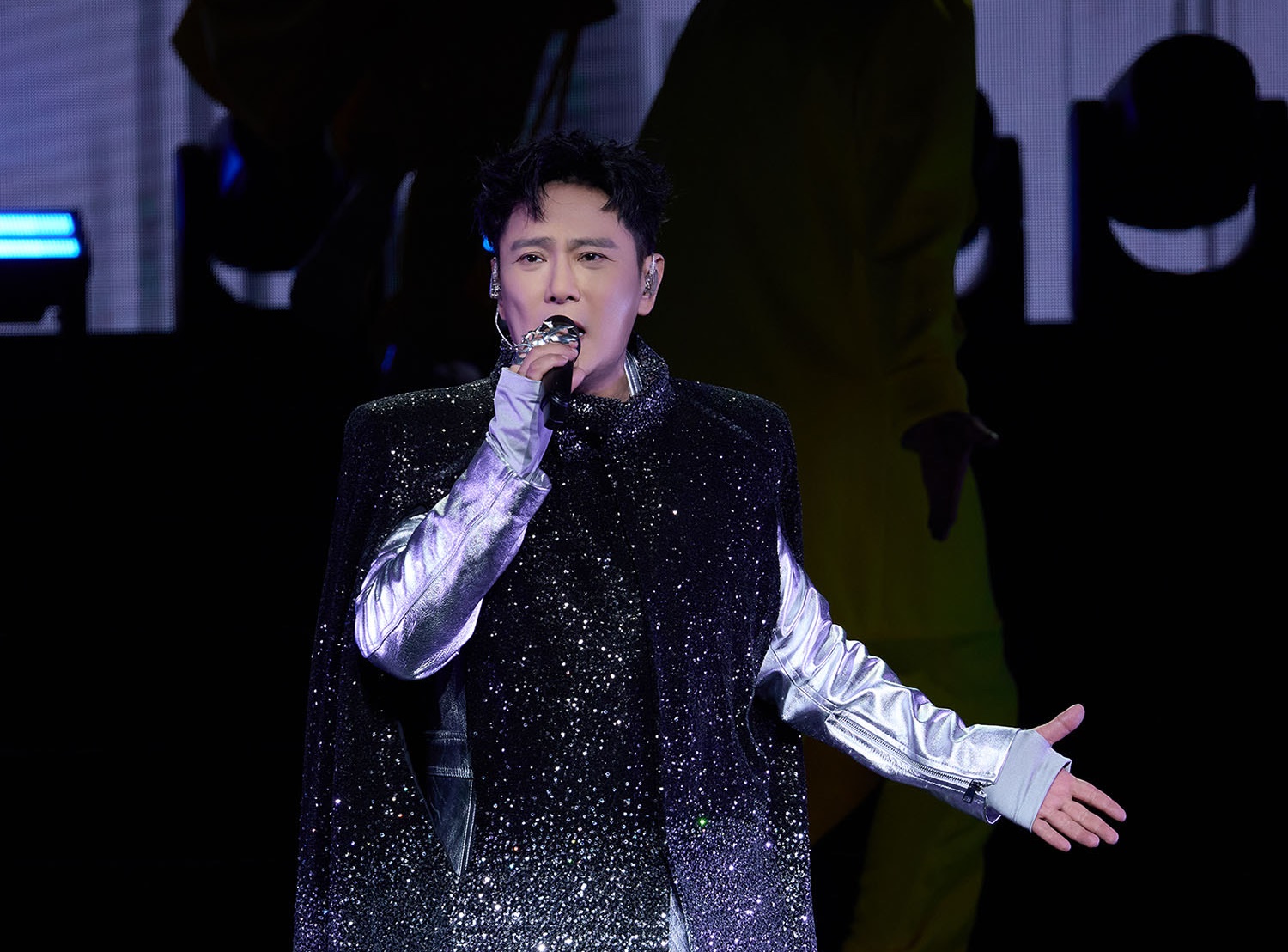 張信哲在紐約場館麥迪遜花園廣場舉辦《未來式Our Story》世界巡迴演唱會紐約站。（潮水音樂提供）