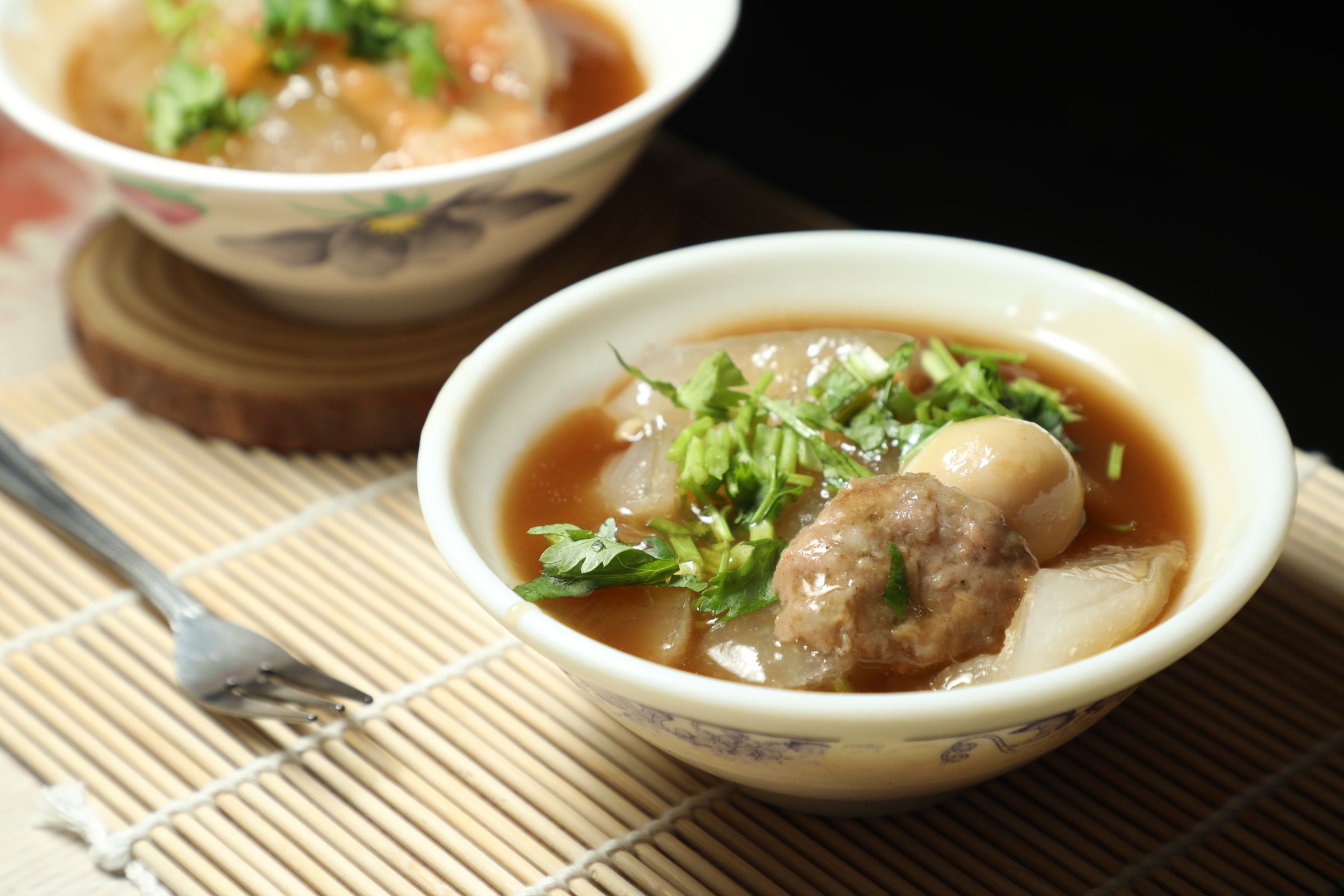 達仔仙肉圓的口感介於彰化肉圓與清蒸肉圓之間，美味程度連桃園市長張善政都讚不絕口。(何宗昇攝)