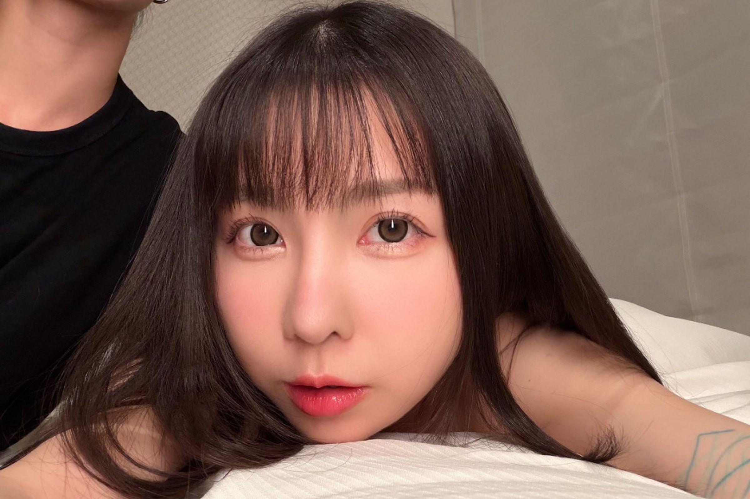 胎尼指出台灣一線女優景氣好時一場可拿15到20萬元。(翻攝X@@tiny219_)