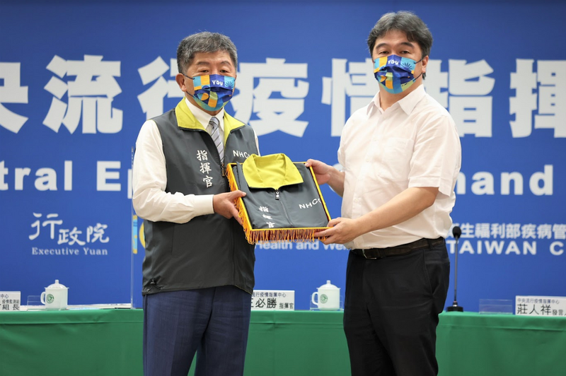 王必勝回憶當年陳時中曾多次警告,雖然急著採購疫苗,「但我們不能亂,要把握機會但更要步步謹慎」。(指揮中心提供)