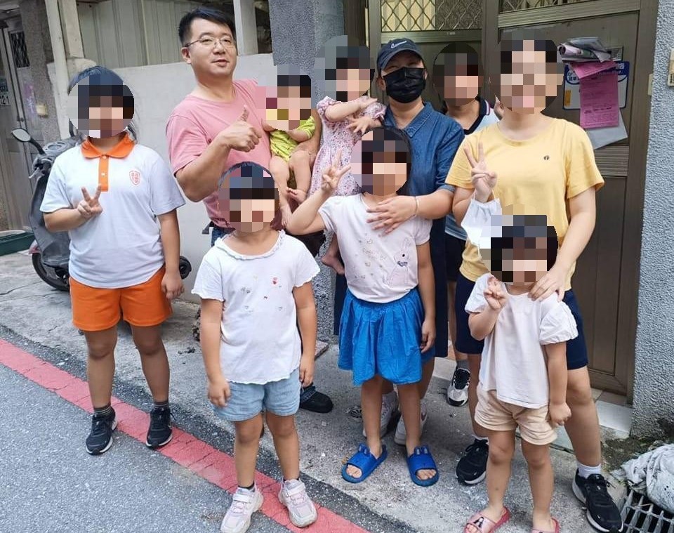 花蓮一名蘇姓房仲日前意外腦死，留下9名子女與妻子。（花蓮市公所提供）