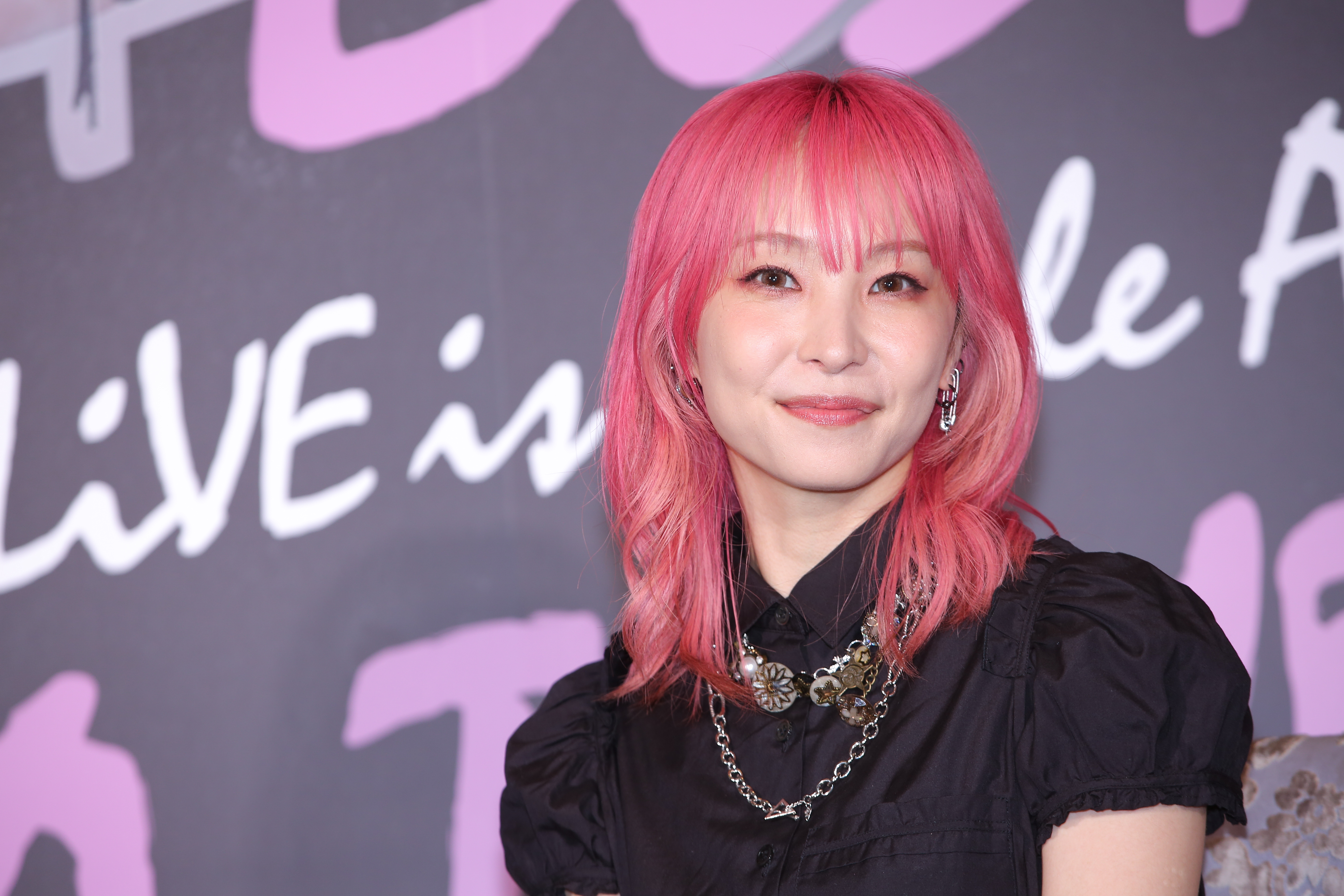 日本秒殺歌姬LiSA今(31日)抵台為明天演唱會暖身。