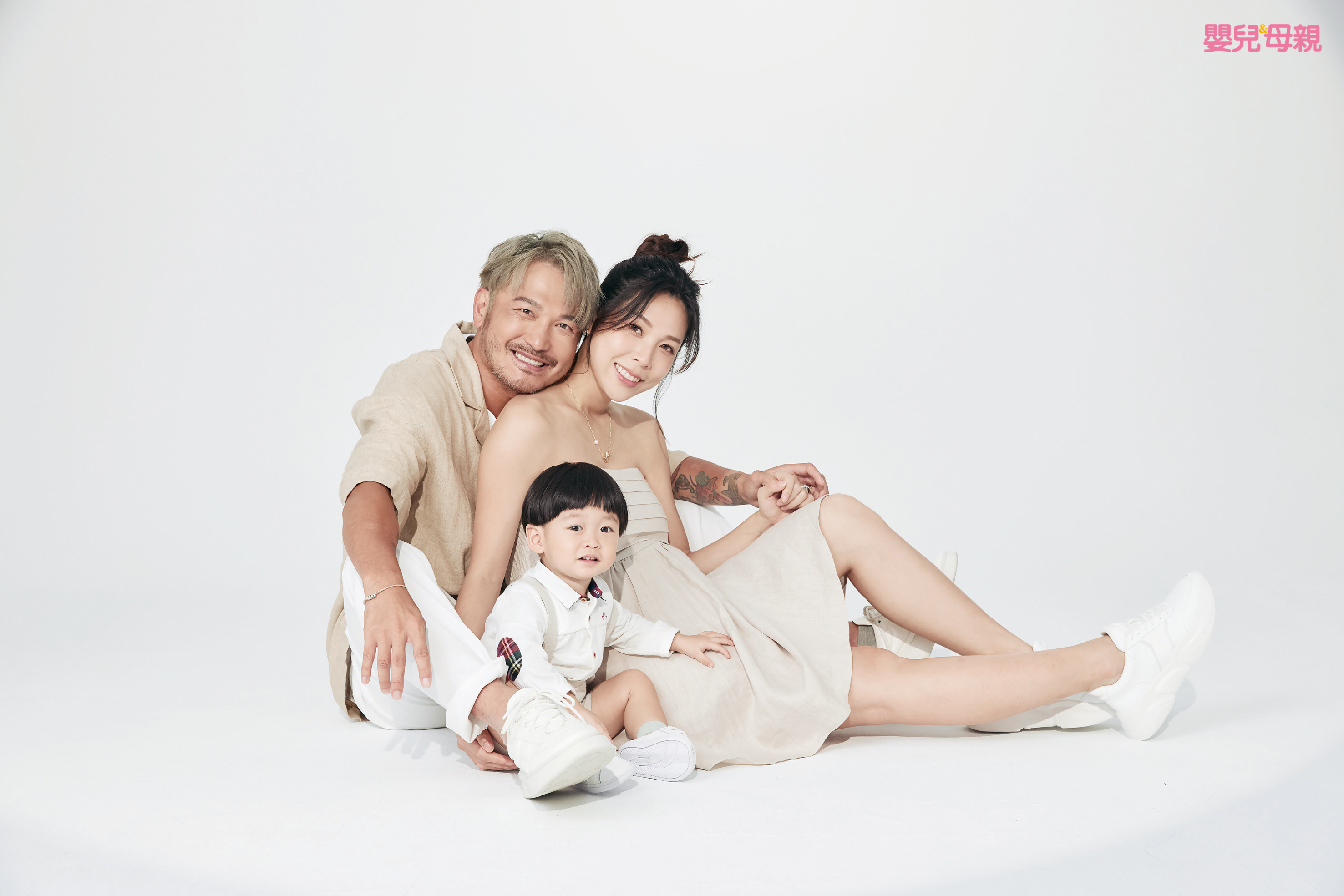 《嬰兒與母親》特別邀請KID擔任10月號封面人物，提前拍攝全家福。（《嬰兒與母親》提供）