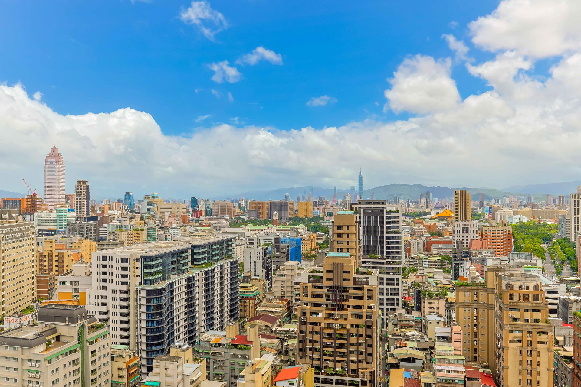 永慶統計台北市12行政區不同屋齡的住宅單價，其中預售屋幾乎全數破百萬，屋齡30年以上仍有5字頭。（房市示意圖）