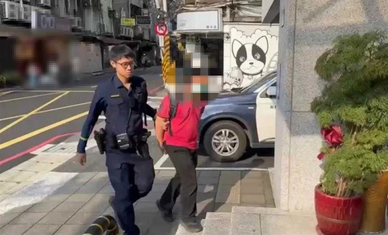 涉嫌偷拍女性插畫家的男子是一名25歲的外籍男大生。（翻攝畫面）