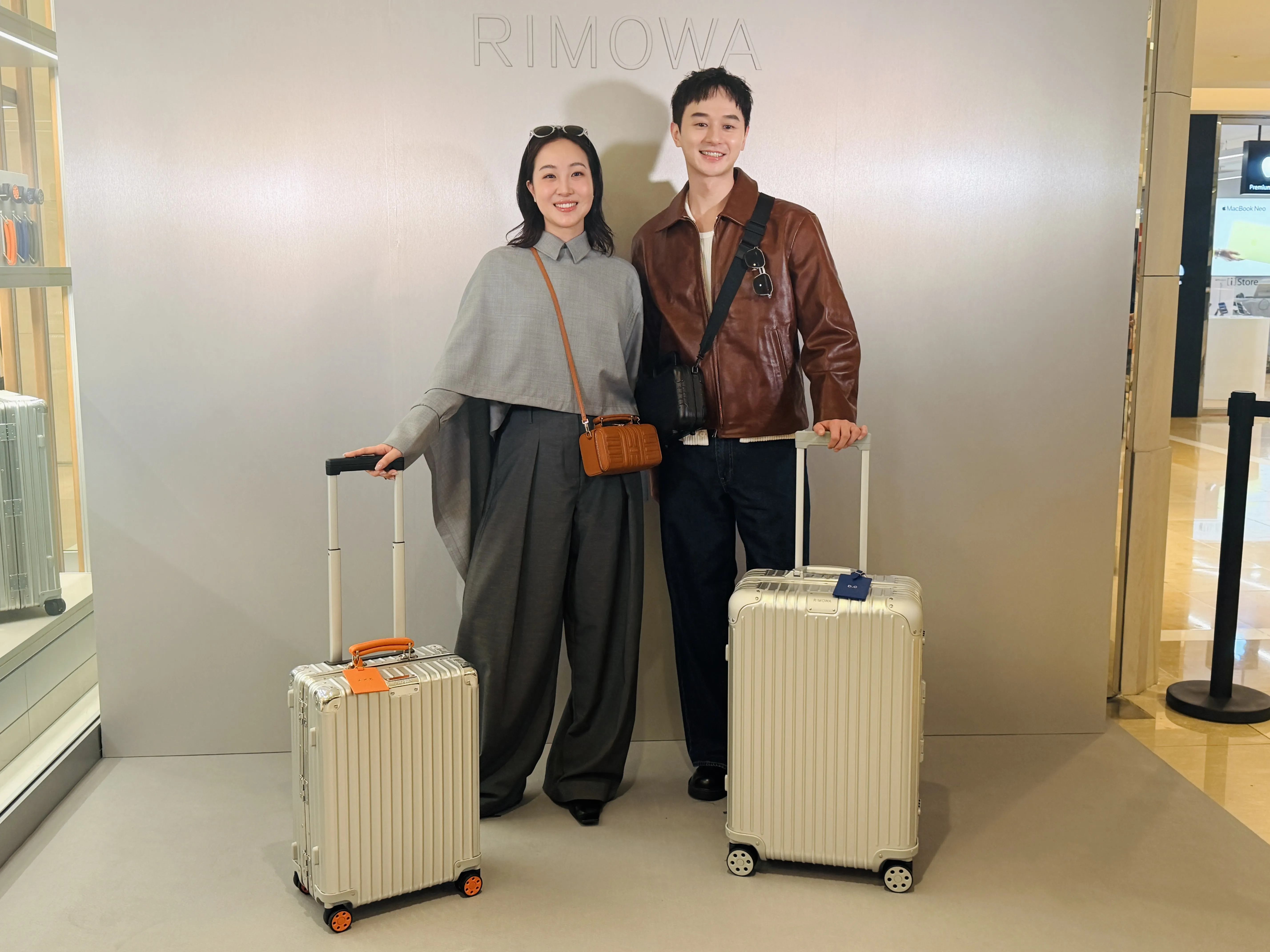 Melinda拋夫棄女爽遊韓國　　RIMOWA行李吊牌意外露餡