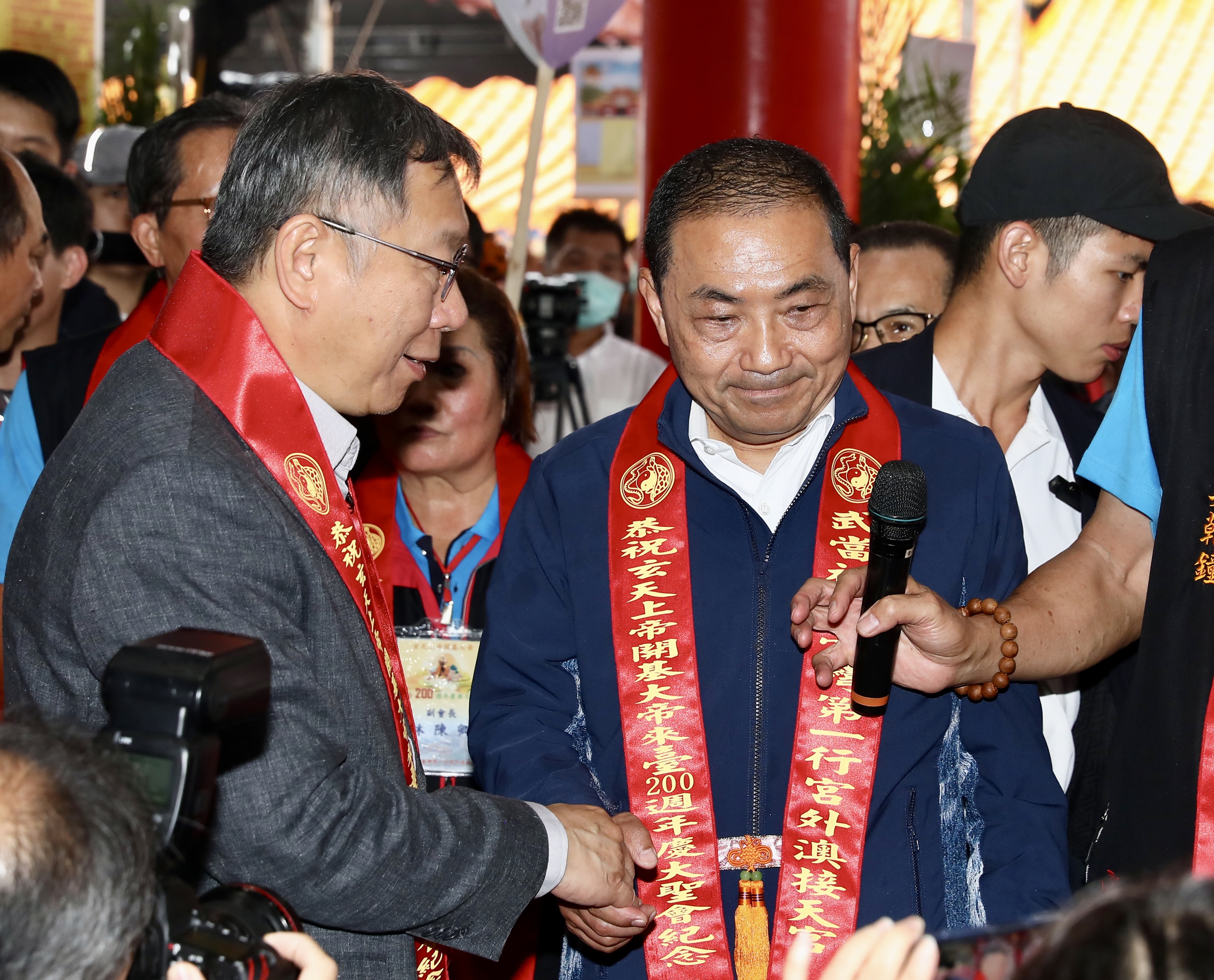 柯文哲昨天深夜密會與侯友宜，柯今受訪透露，侯不接受全民調，他則不接受開放式初選。