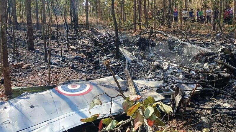 該架軍機在飛行過程中因不明原因失事墜落。（翻攝自鮮新聞）