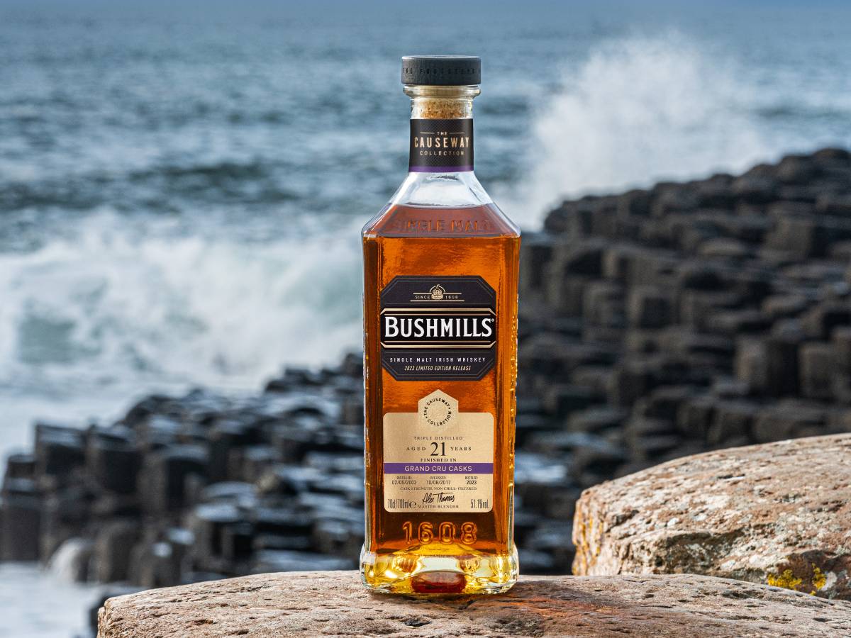 鉑仕麥巨人堤道珍藏系列21年；類別：單一麥芽威士忌；產區：北愛爾蘭；特色：先在Oloroso 雪莉桶與波本桶熟成超過15年，再於波爾多一等特級酒莊紅酒桶熟成6年，擁有濃厚強烈的甜李子、黑莓和櫻桃風味，裹上豐富的蜂蜜，逐漸化為溫暖的肉桂、烘烤橡木和胡桃核桃味。果乾尾韻悠長且複雜。酒精：51.1%；建議售價：約NT$14,500。