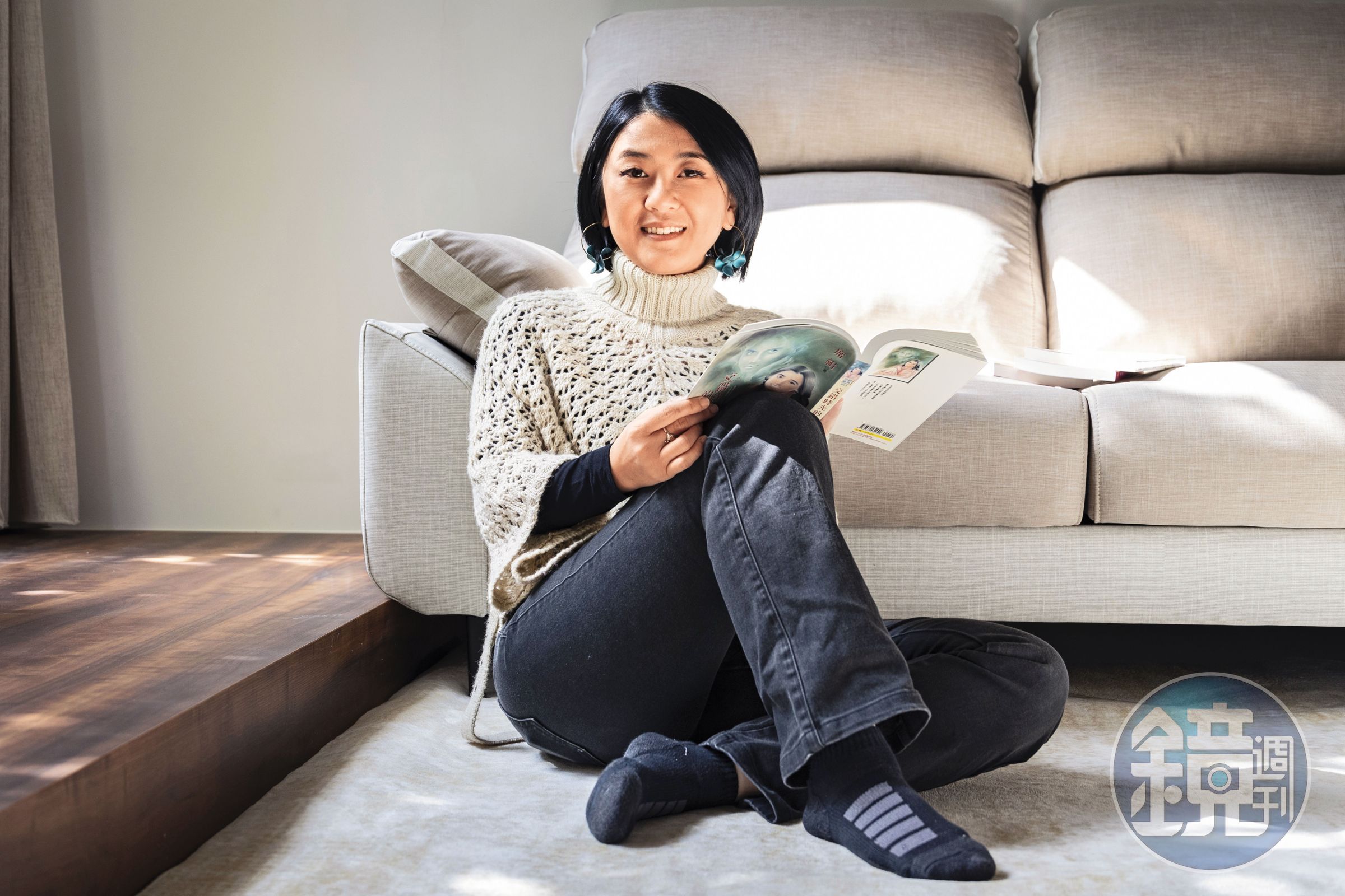 閱讀言情小說是許多台灣女性的共同記憶,對家教森嚴的張怡婷來說,那是少女時代逃出壓抑的窗口。(王漢順攝)