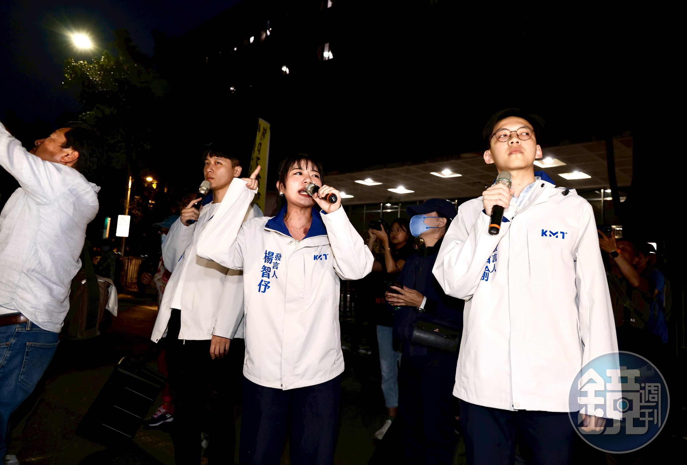 朱立倫號召黨公職與支持者昨晚到台北地檢署陳抗,涉嫌違法《集會遊行法》。