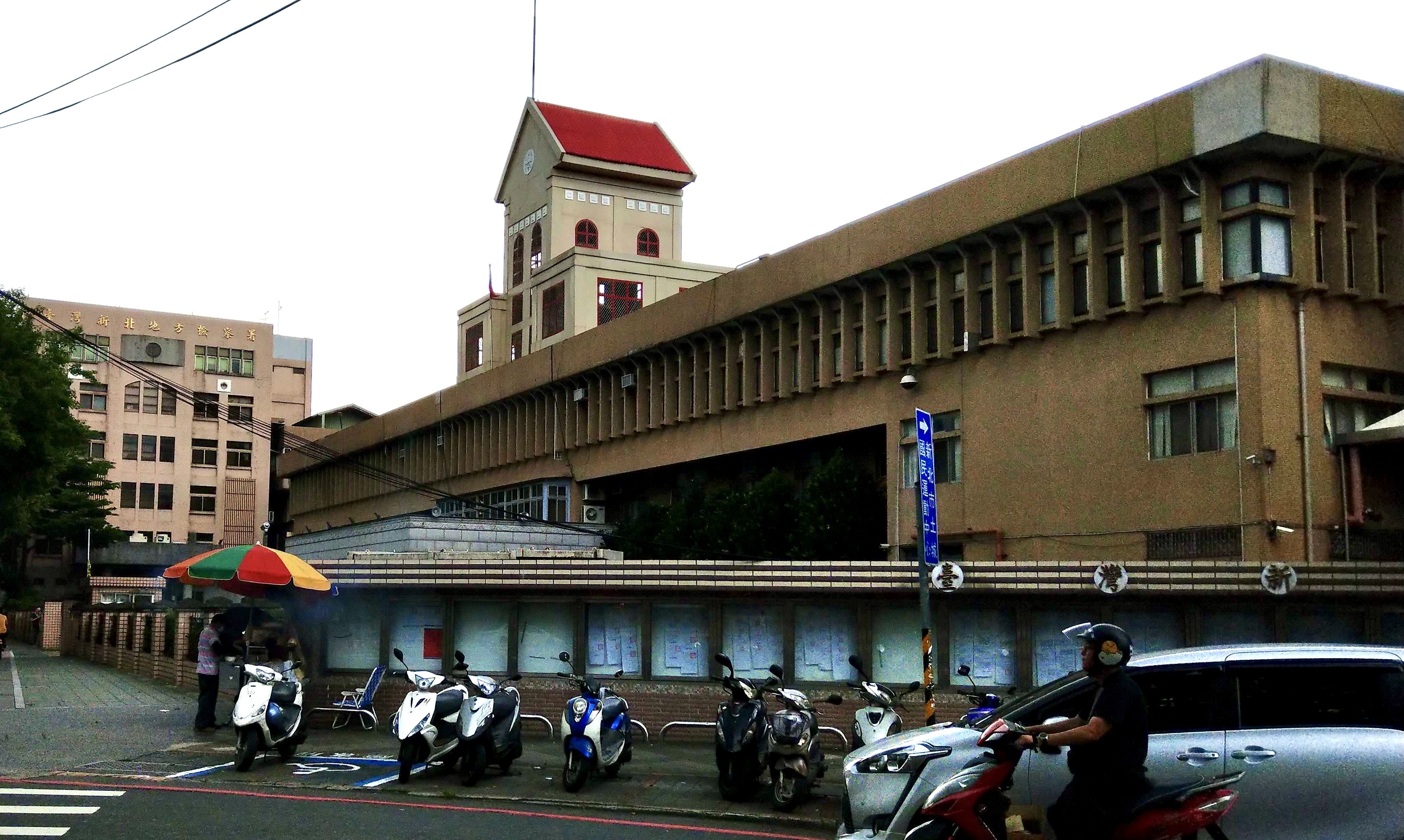 剴剴的媽媽劉女今在台中落網後移送新北地院歸案。