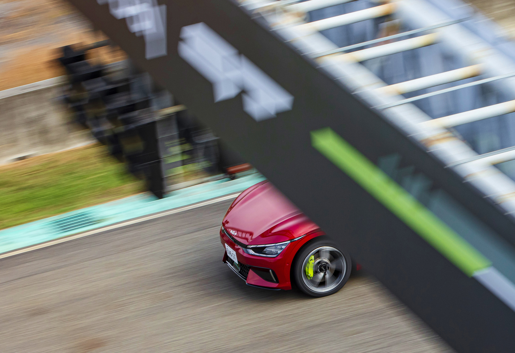 【鏡試駕】虎嘯大鵬灣！KIA EV6 GT