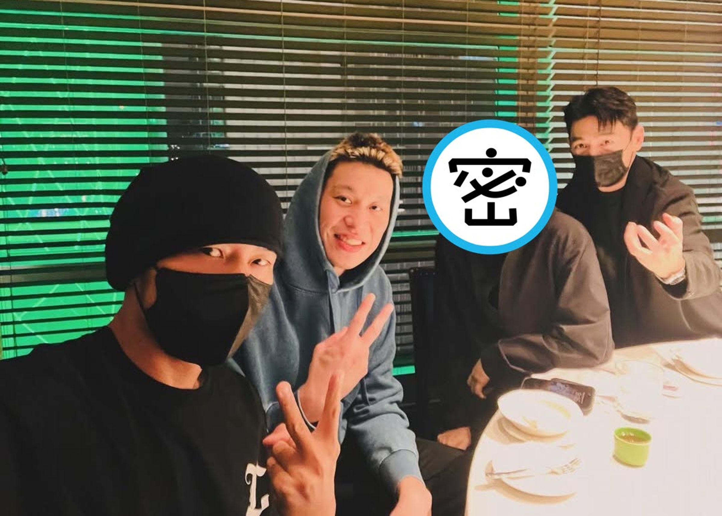 周杰倫(左起)、林書豪、阿信、阿Ken一起吃慶功宴。(翻攝周杰倫IG)