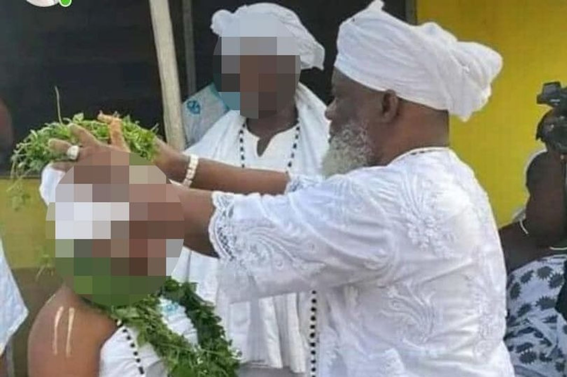 63歲教主娶12歲女童!6歲就選為處女新娘調教「怕她被別的男人玷汙」。(翻自《每日星報》)