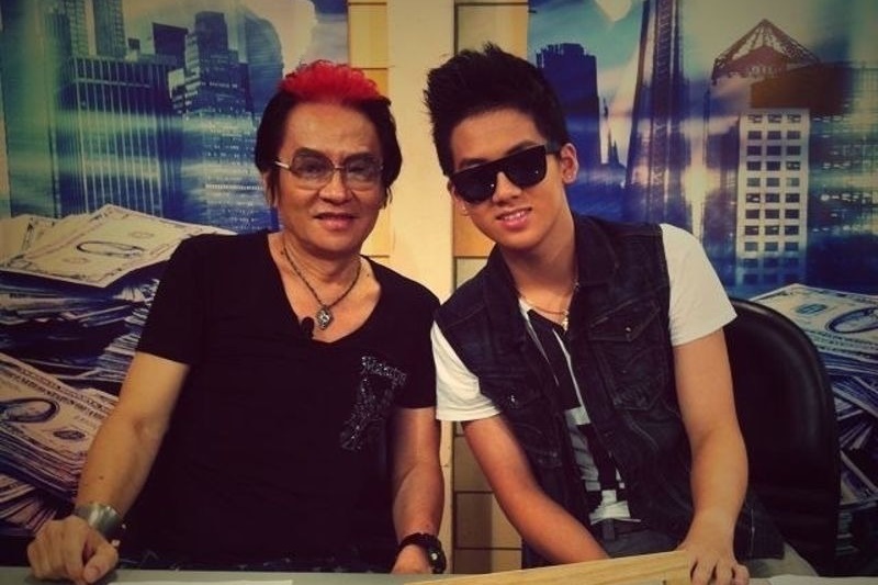 高凌風生前與兒子葛兆恩合照，葛兆恩也繼承父志在娛樂圈發展。（葛兆恩提供）