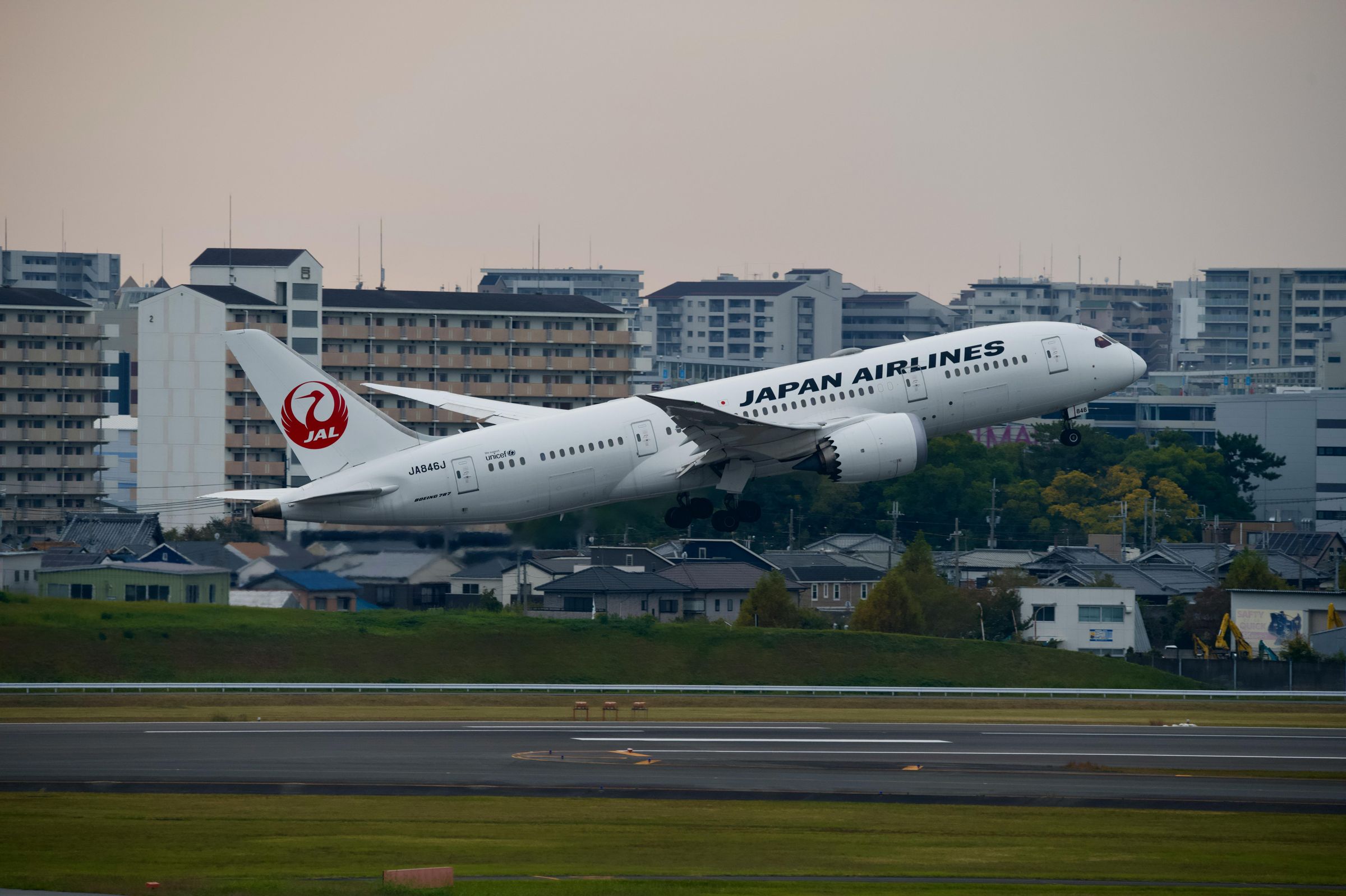 日本航空645班機上午驚傳輪胎異常,緊急改降成田機場。示意圖(pexels提供)
