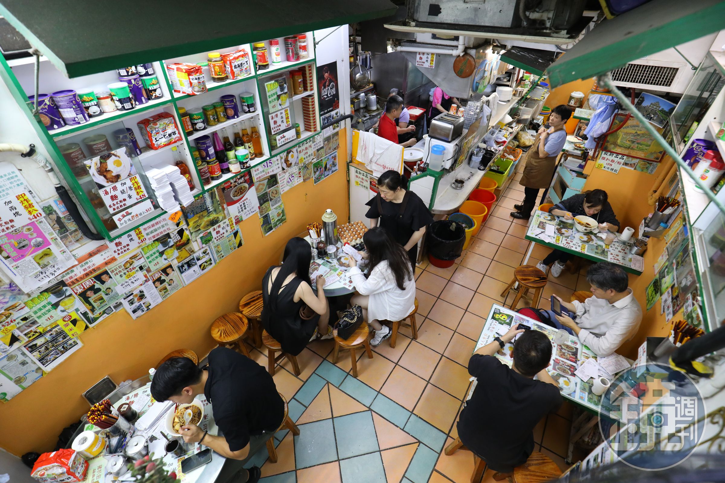 牆上貼滿密密麻麻各種菜單介紹，光麵食可選擇的配料就多達30種。