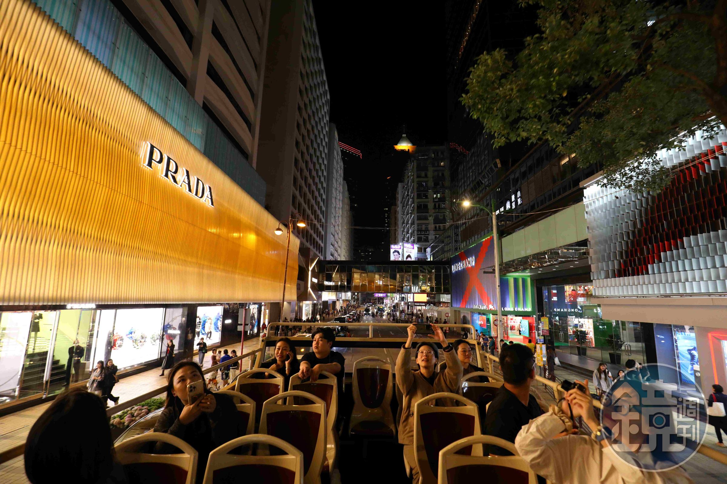 搭Big Bus穿梭九龍大街小巷,近距離觀看香江庶民生活。