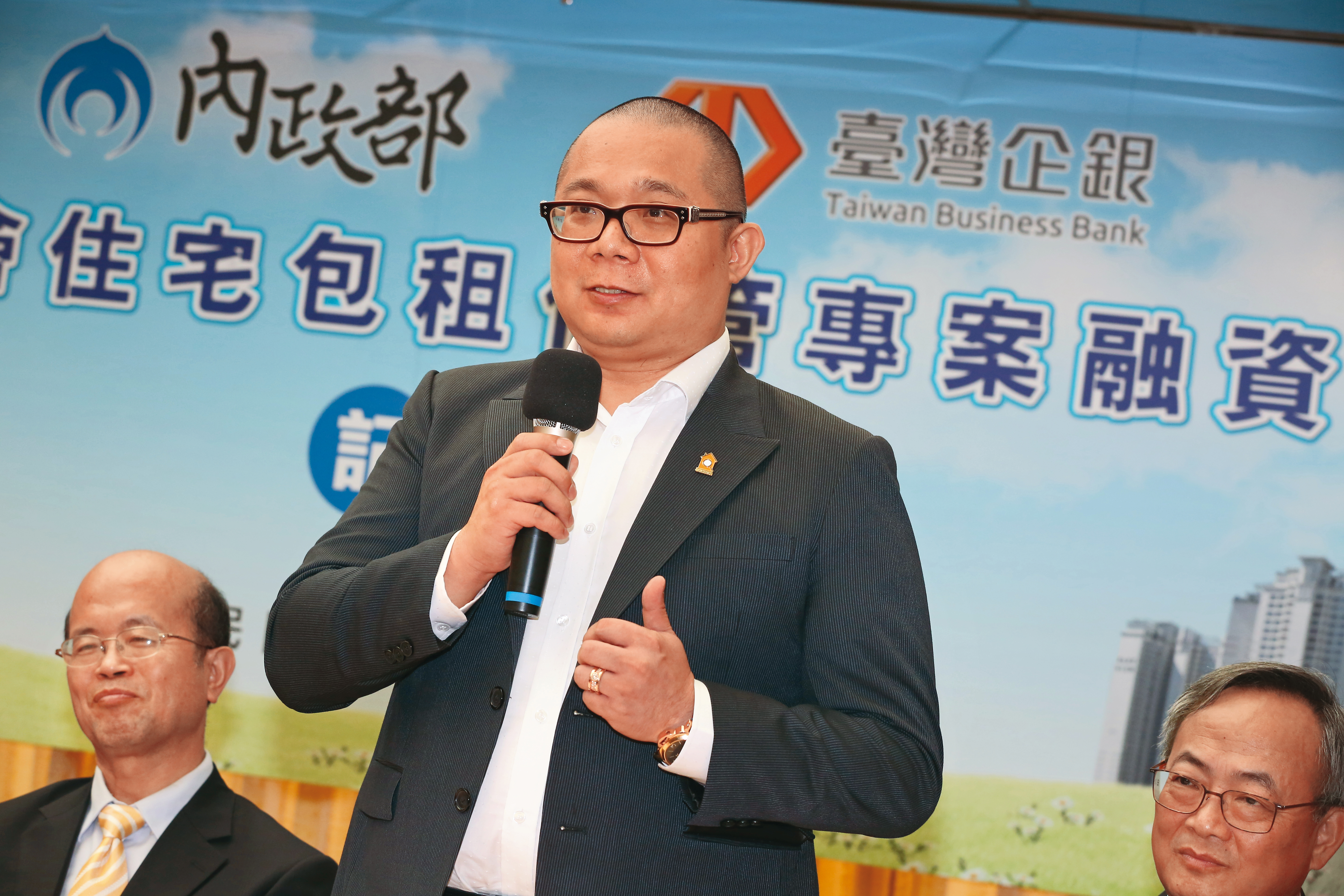 李建成首創「業管分離」制度，落實專業化房屋管理，帶領兆基屋管成為產業龍頭。