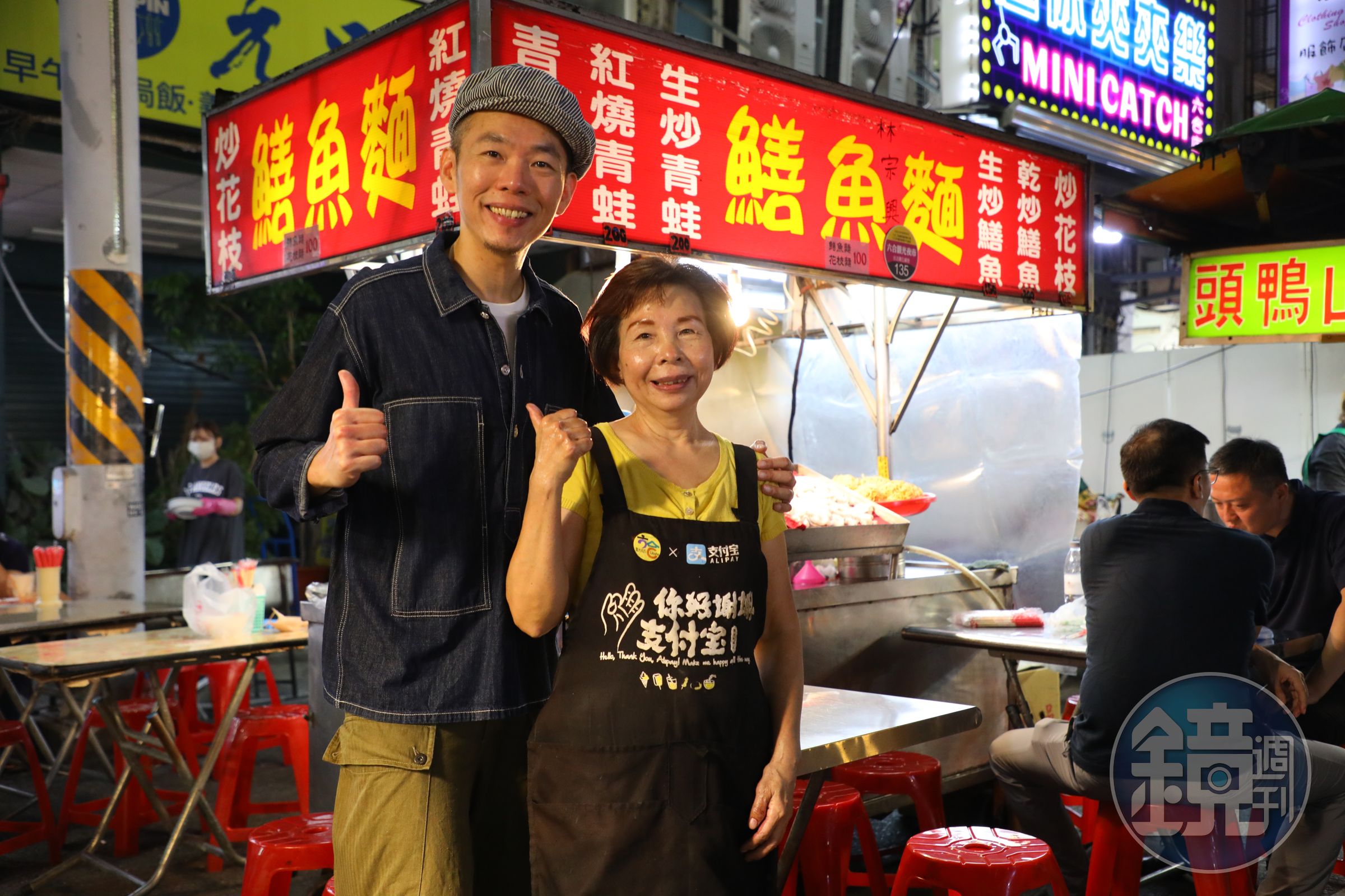 現在店面是歌手林宗興（左）的妹妹在幫忙媽媽（右），林宗興偶爾會在店頭幫忙，妹妹很低調不願上鏡。