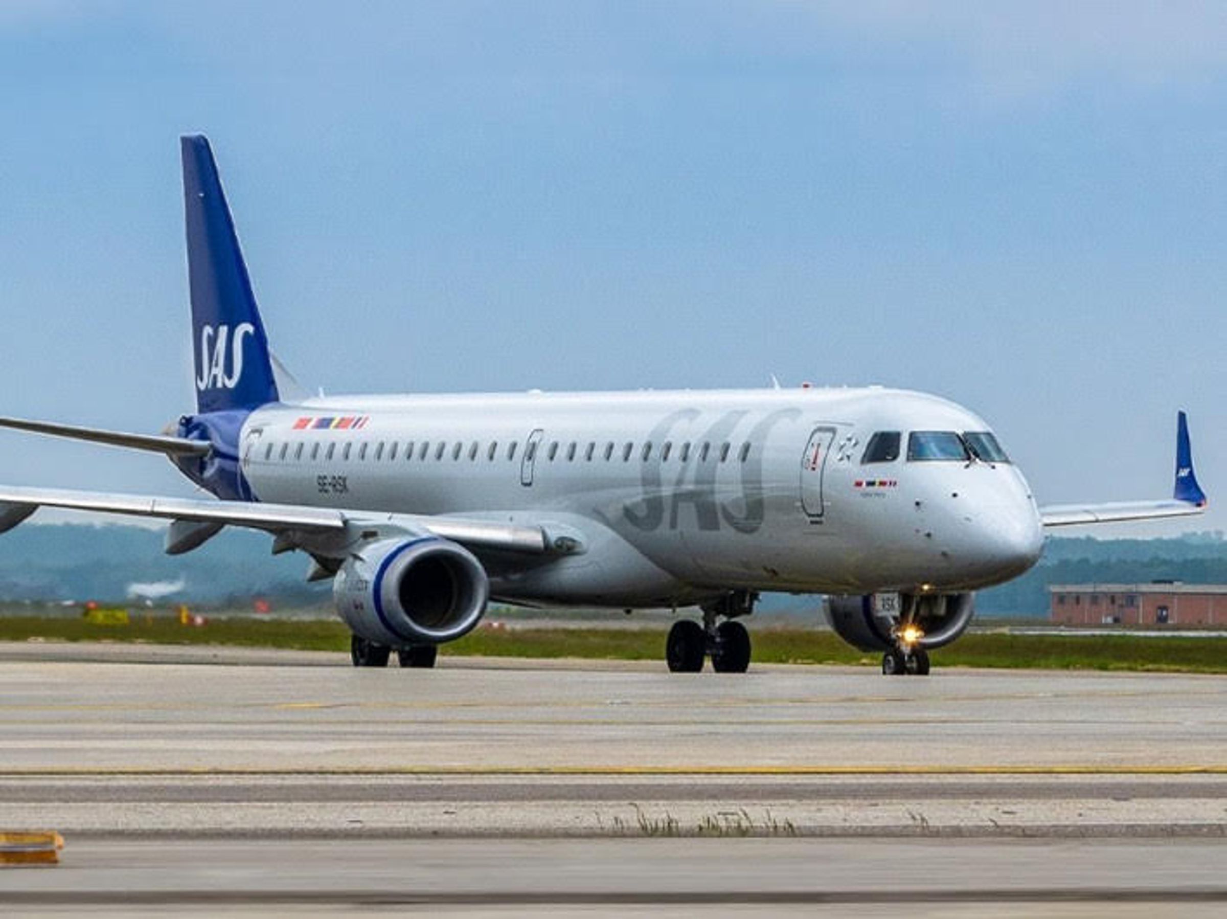 北歐航空傳出飛機餐跳出活老鼠,導致飛機緊急迫降,讓乘客換搭其他班機。(翻攝X@SAS)