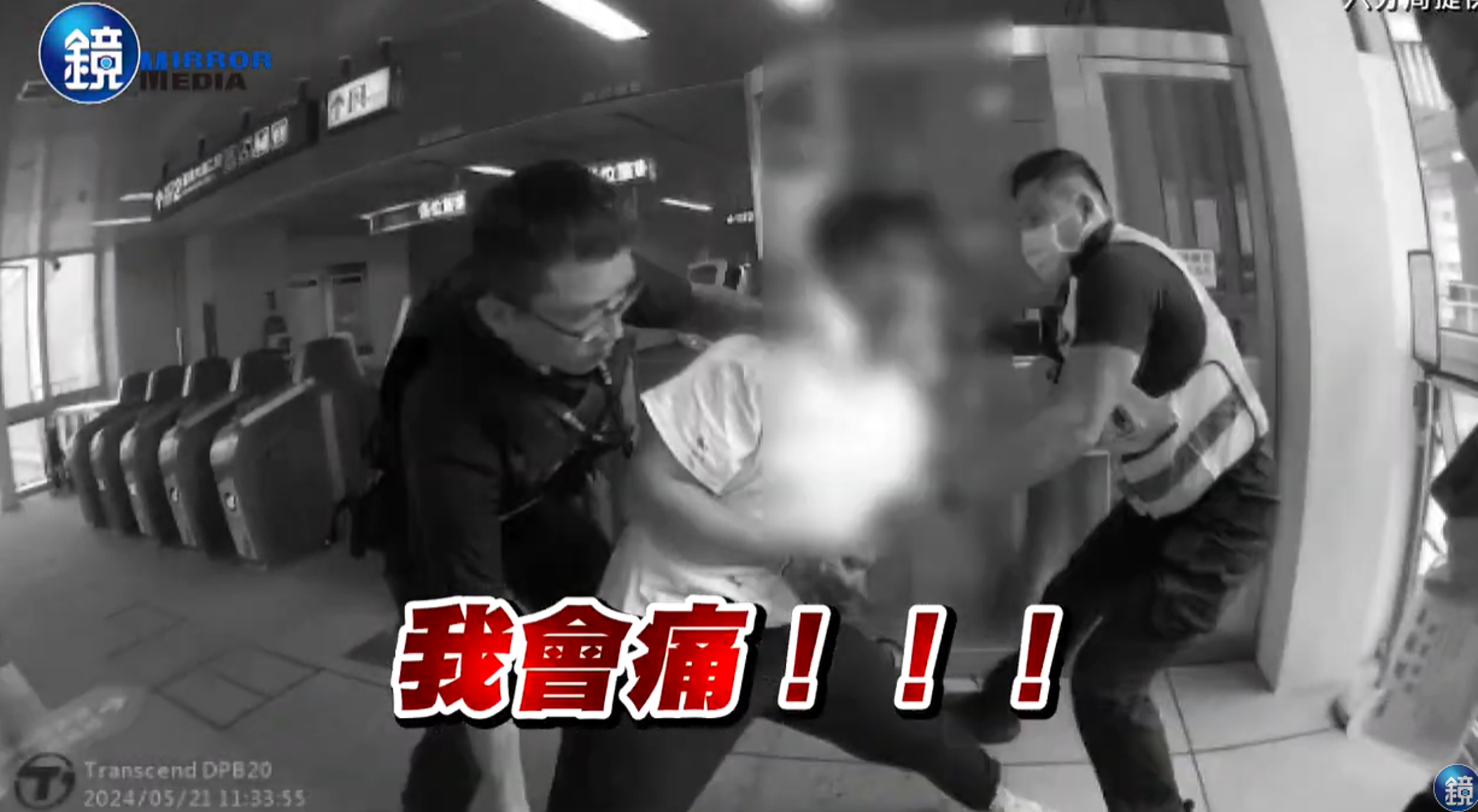 凶嫌被捕失控影片曝光，滿身血狂喊「我會痛、我不想死」。